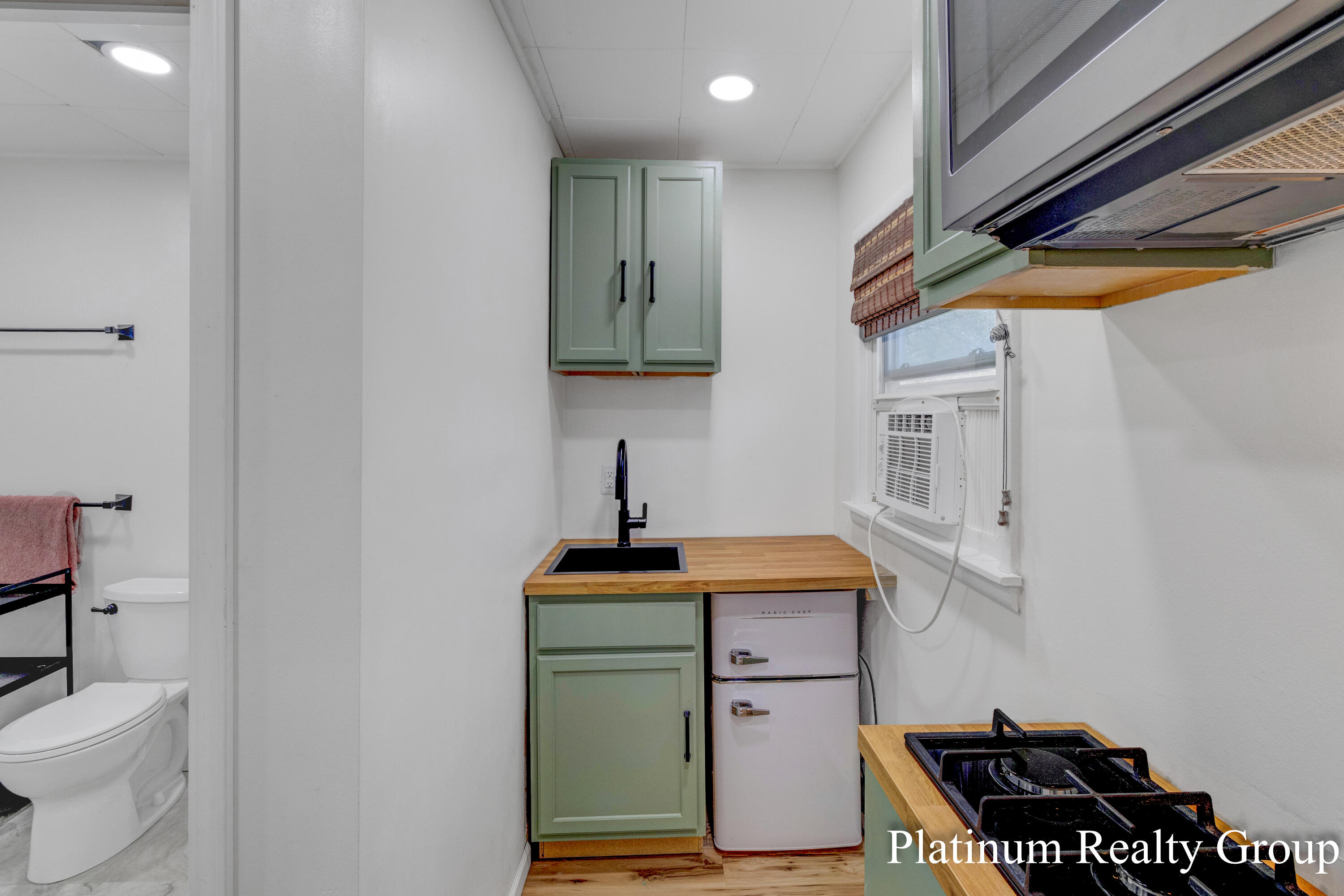 2390 Greenwood Street Muskegon MI 49441