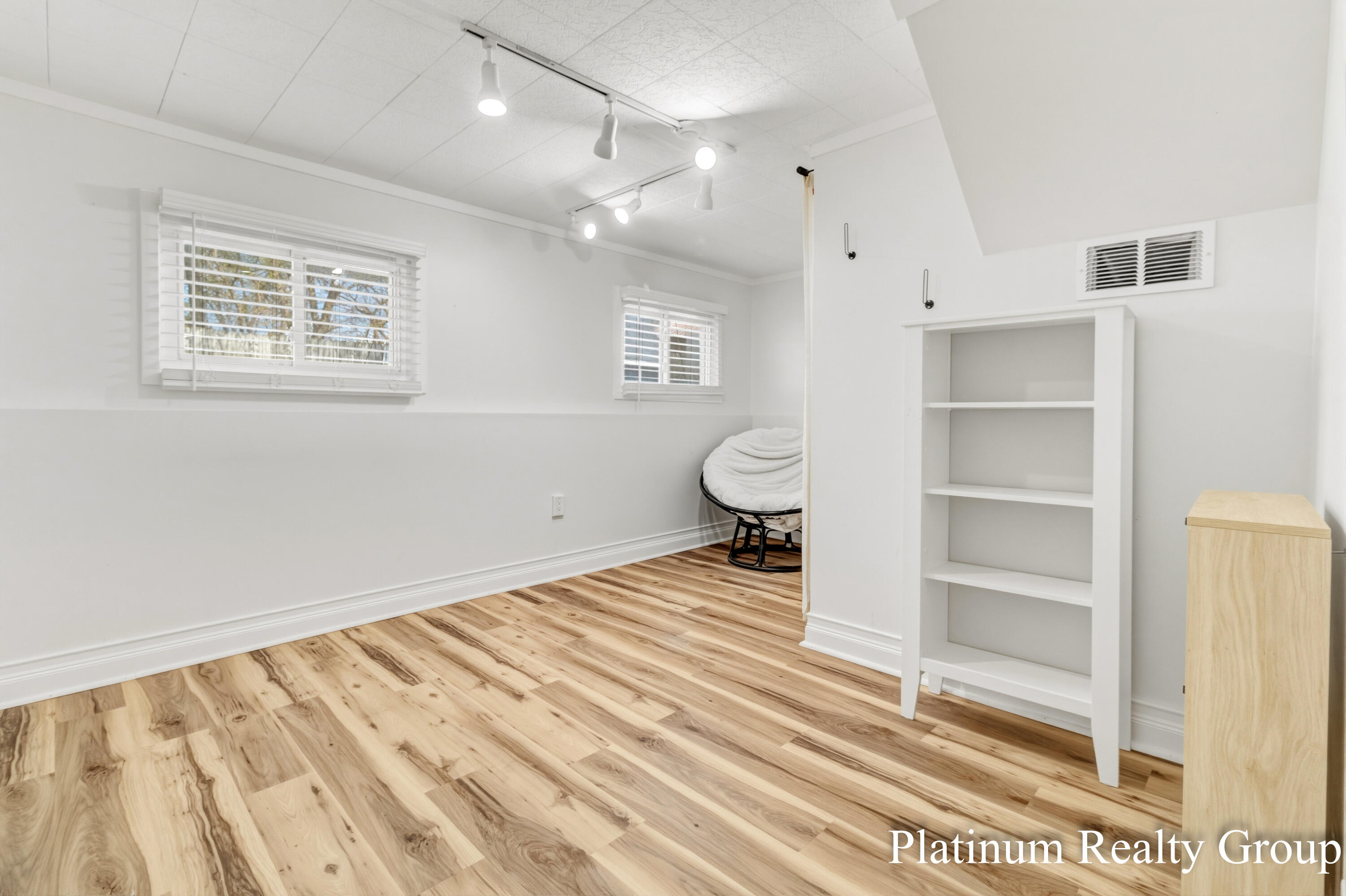 2390 Greenwood Street Muskegon MI 49441