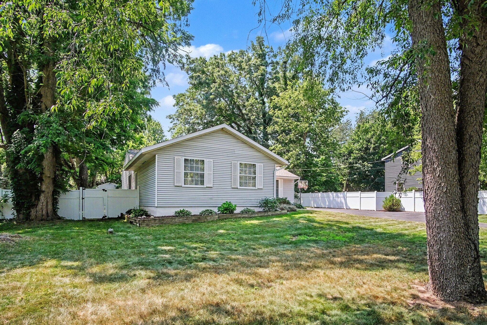 6146 Burton Street SE Grand Rapids MI 49546