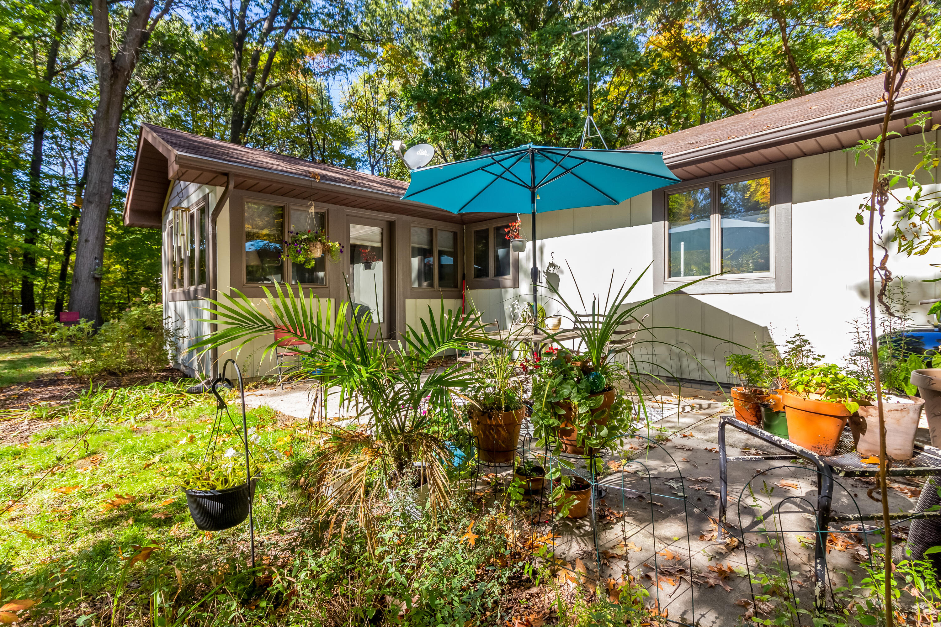 6565 Riverside Road Fennville MI 49408