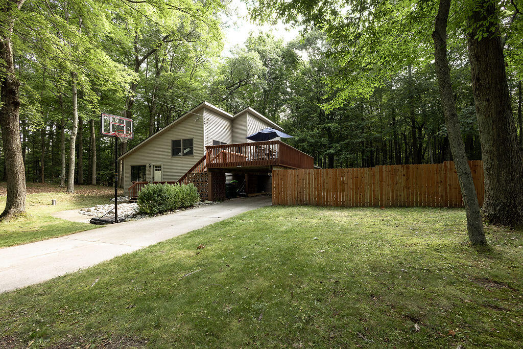 1430 N Scenic Drive Muskegon MI 49445