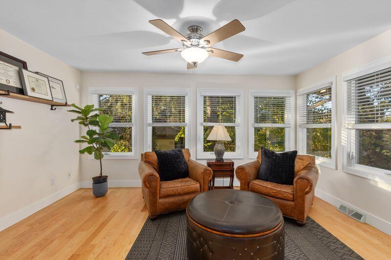 2441 Oakwood Avenue NE Grand Rapids MI 49505