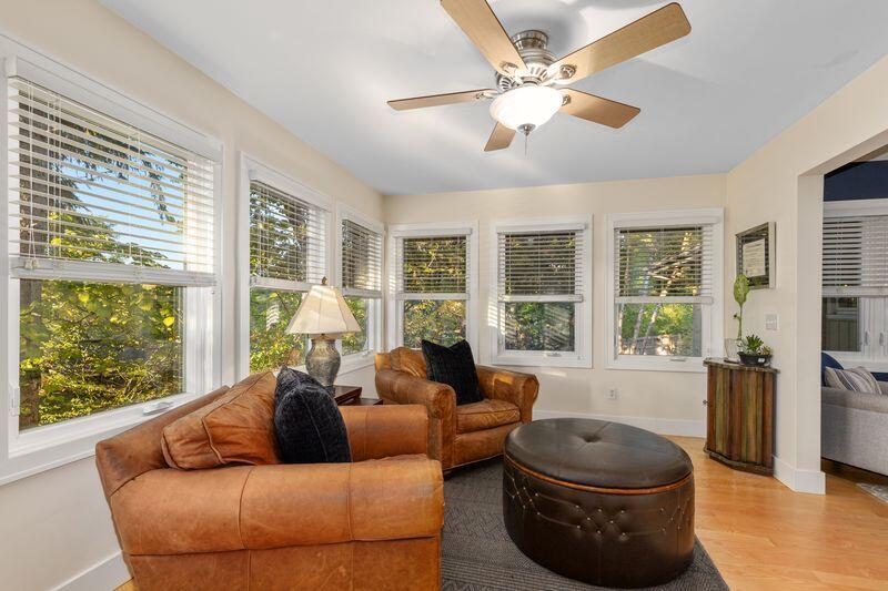 2441 Oakwood Avenue NE Grand Rapids MI 49505