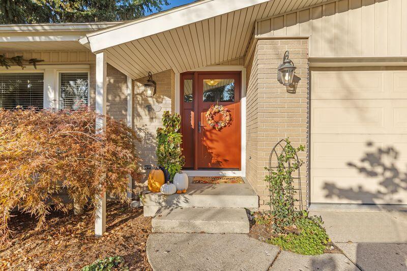 2441 Oakwood Avenue NE Grand Rapids MI 49505