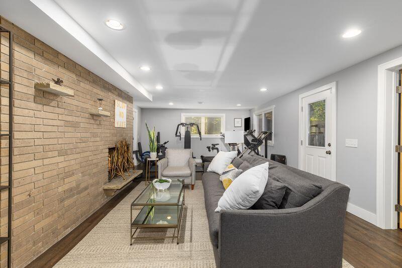 2441 Oakwood Avenue NE Grand Rapids MI 49505