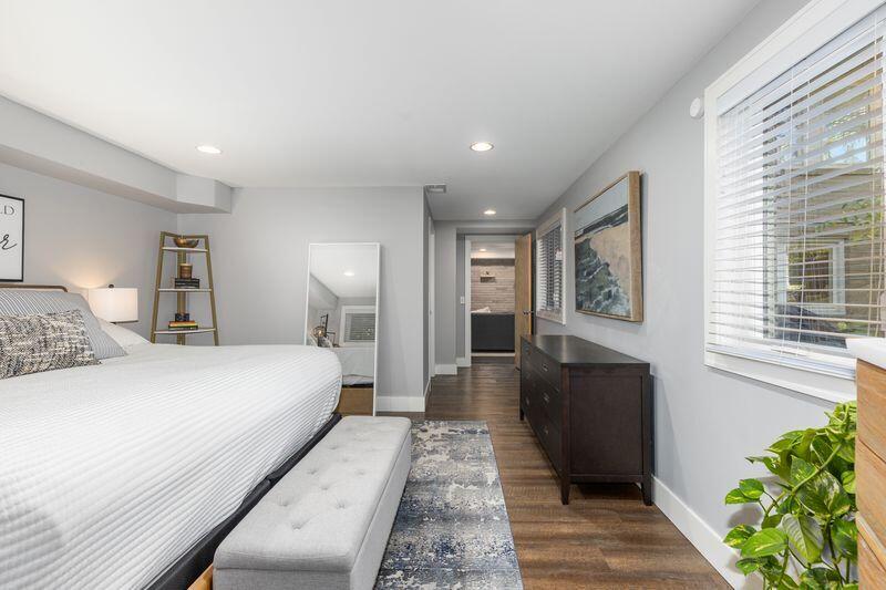 2441 Oakwood Avenue NE Grand Rapids MI 49505