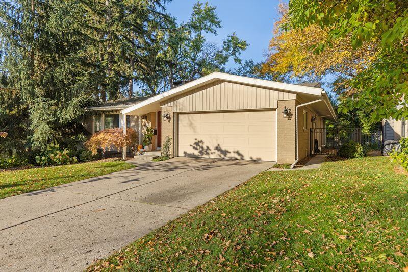 2441 Oakwood Avenue NE Grand Rapids MI 49505