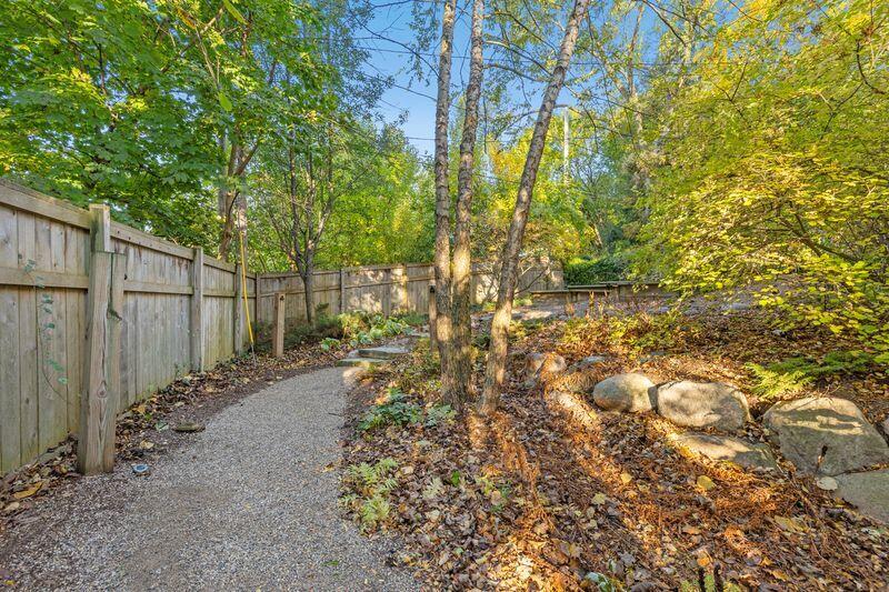 2441 Oakwood Avenue NE Grand Rapids MI 49505