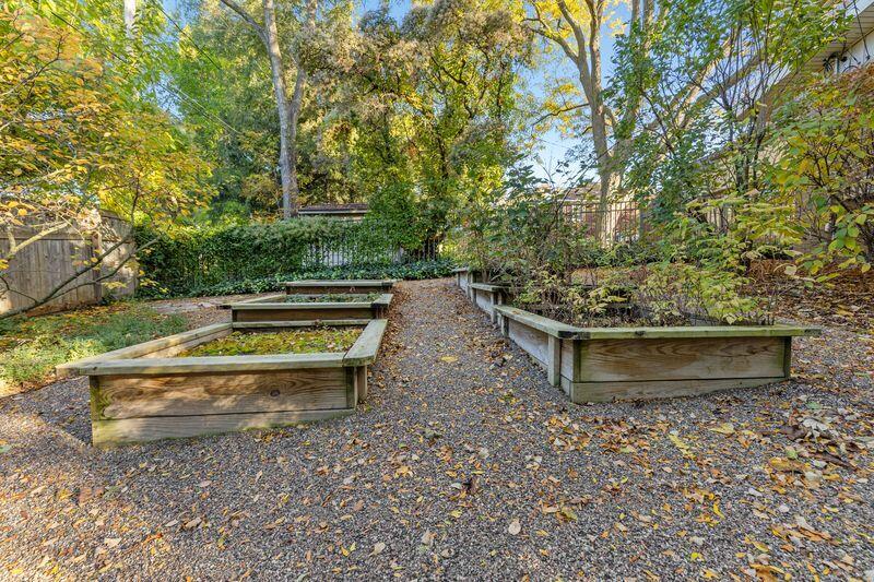 2441 Oakwood Avenue NE Grand Rapids MI 49505