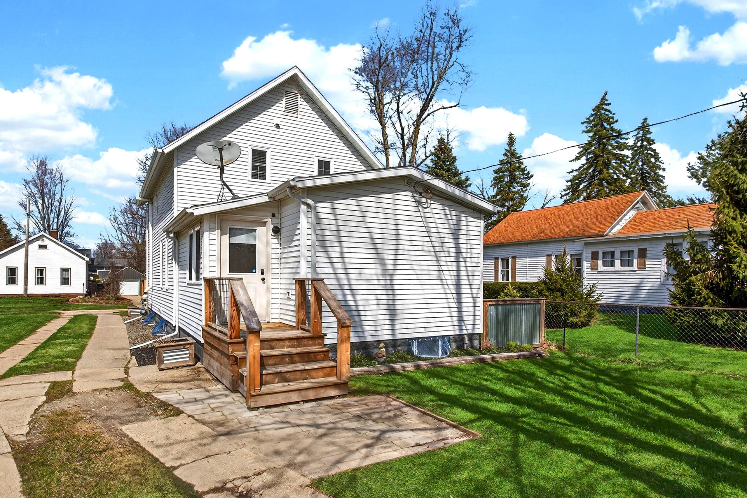 104 E Locust Street Three Oaks MI 49128