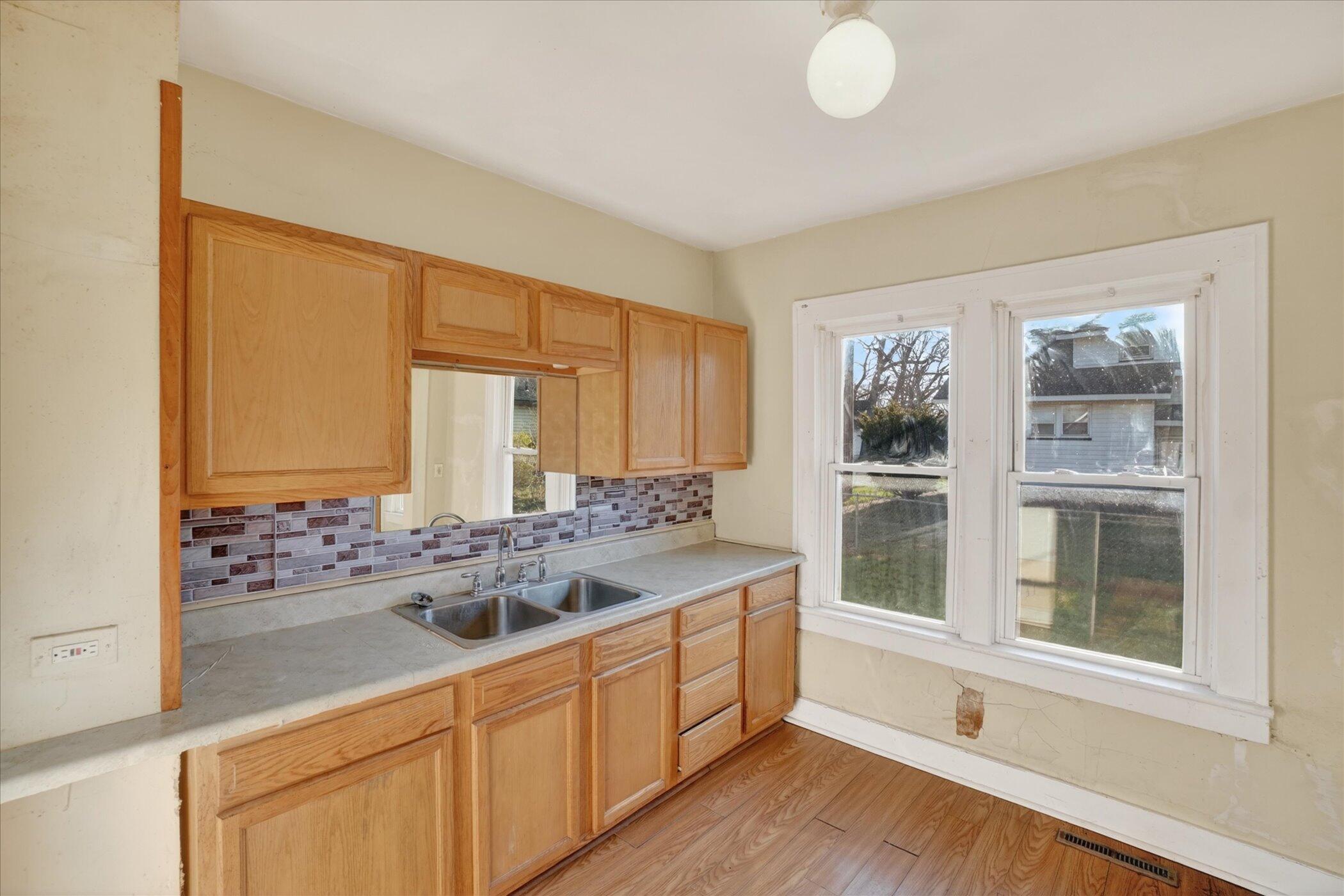 379 E Dale Avenue Muskegon MI 49442