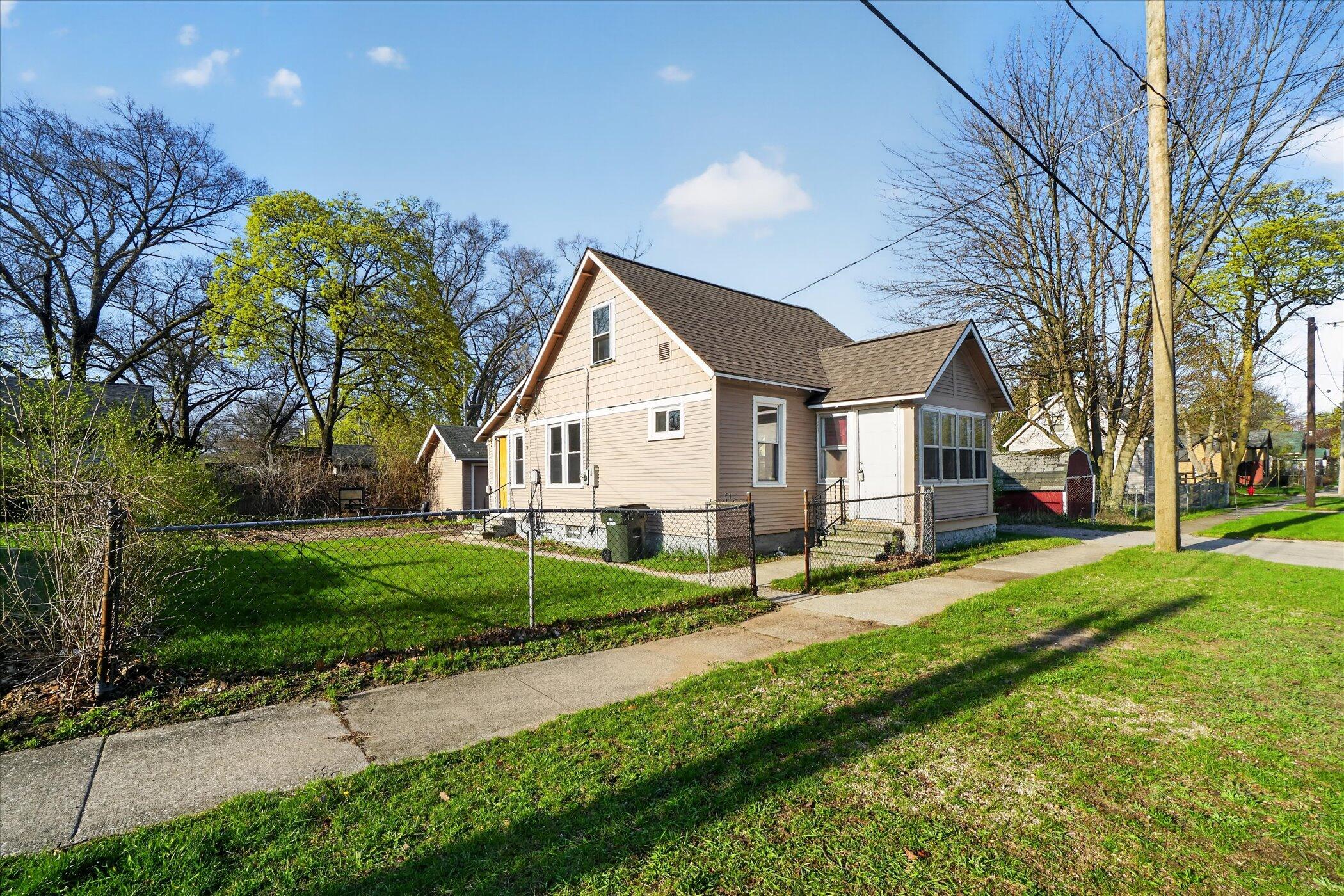 379 E Dale Avenue Muskegon MI 49442