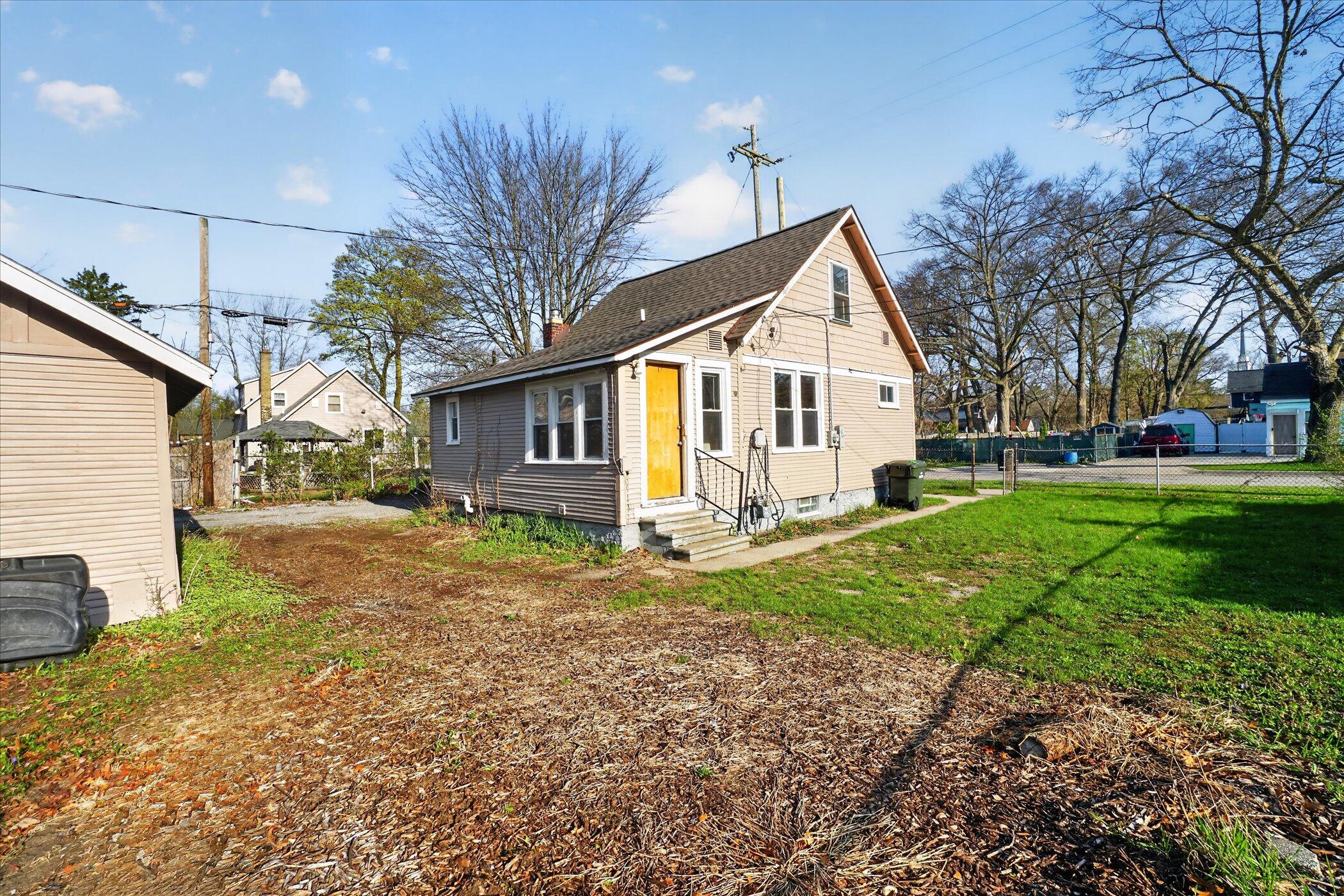 379 E Dale Avenue Muskegon MI 49442