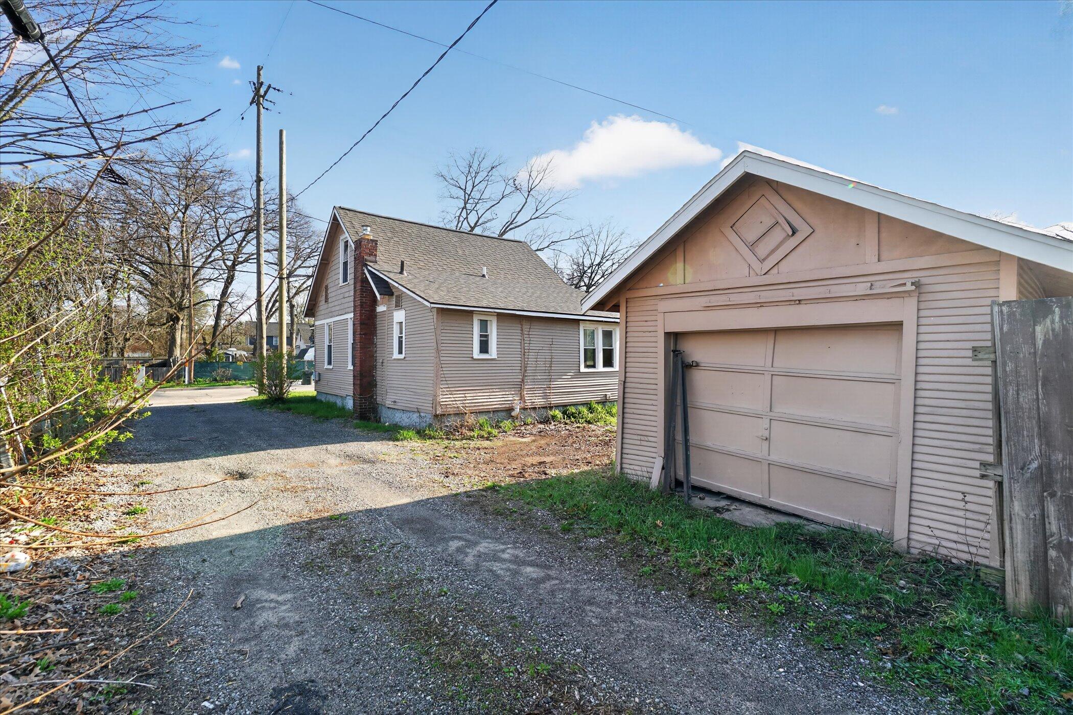 379 E Dale Avenue Muskegon MI 49442