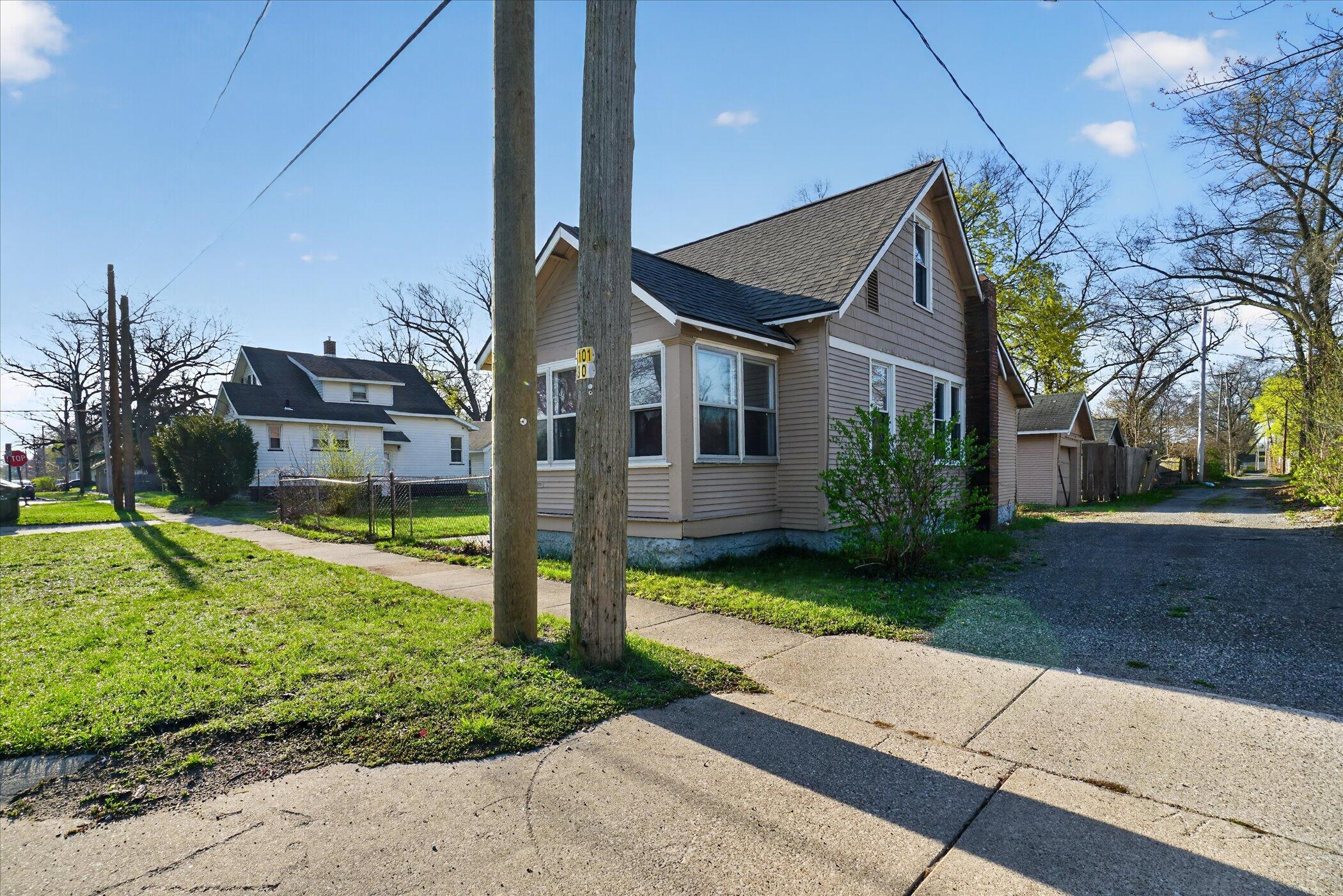 379 E Dale Avenue Muskegon MI 49442