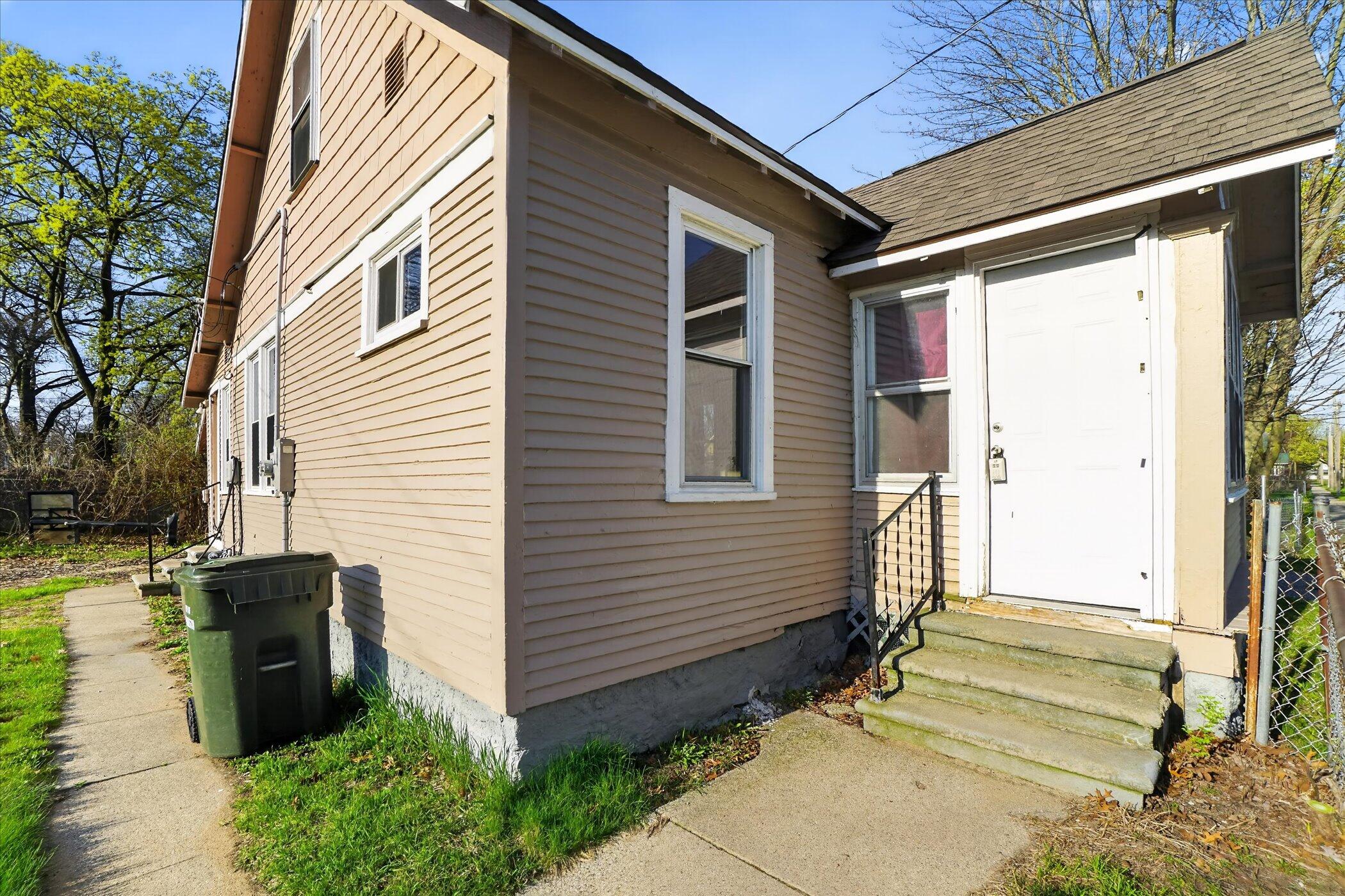 379 E Dale Avenue Muskegon MI 49442