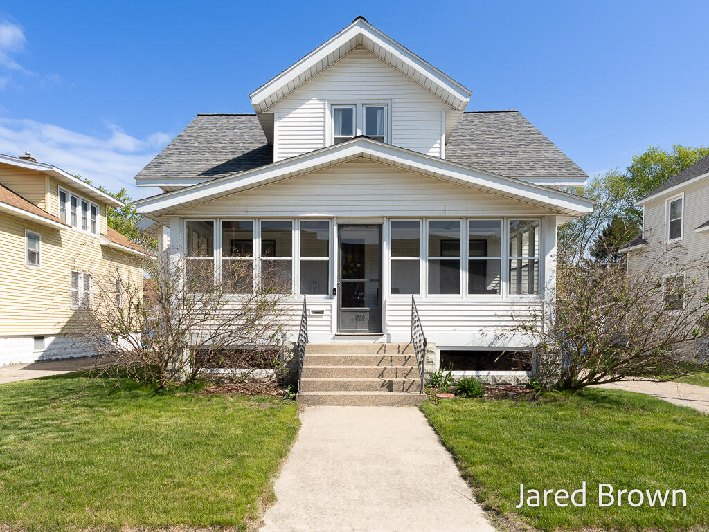 1039 Pennoyer Avenue Grand Haven MI 49417
