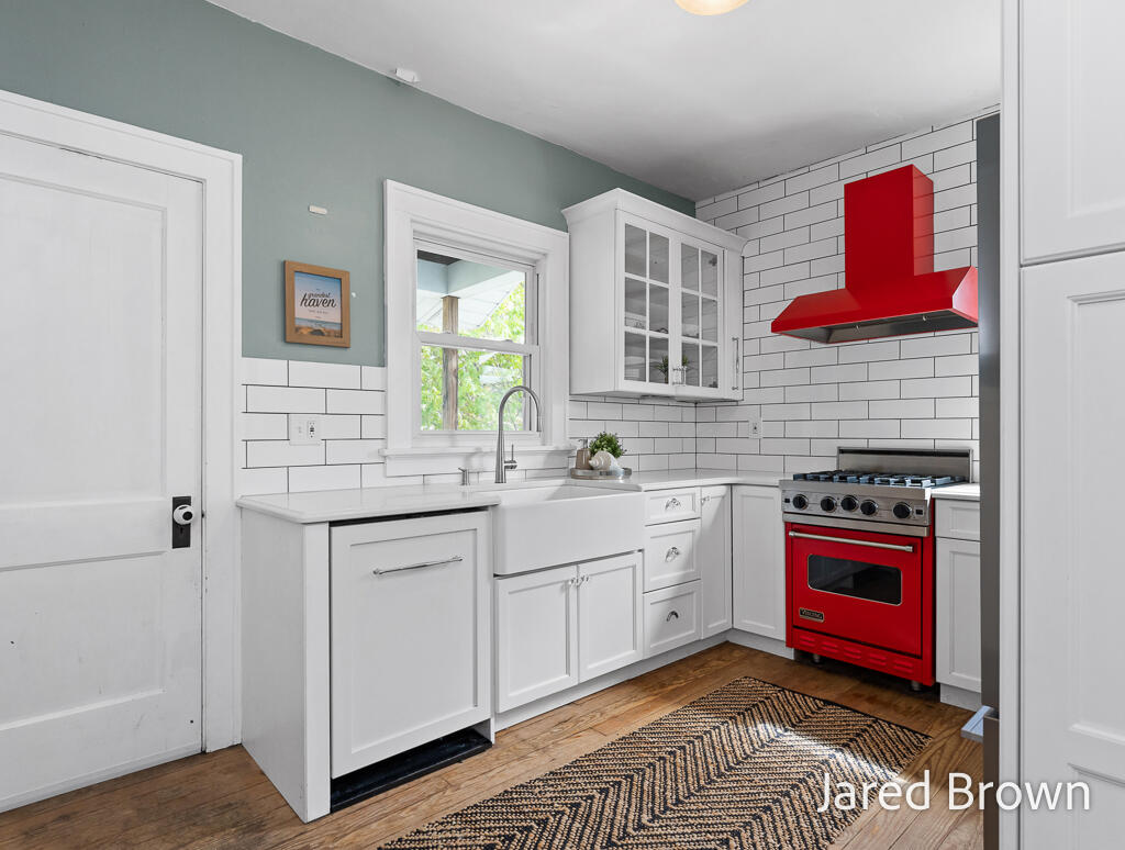1039 Pennoyer Avenue Grand Haven MI 49417