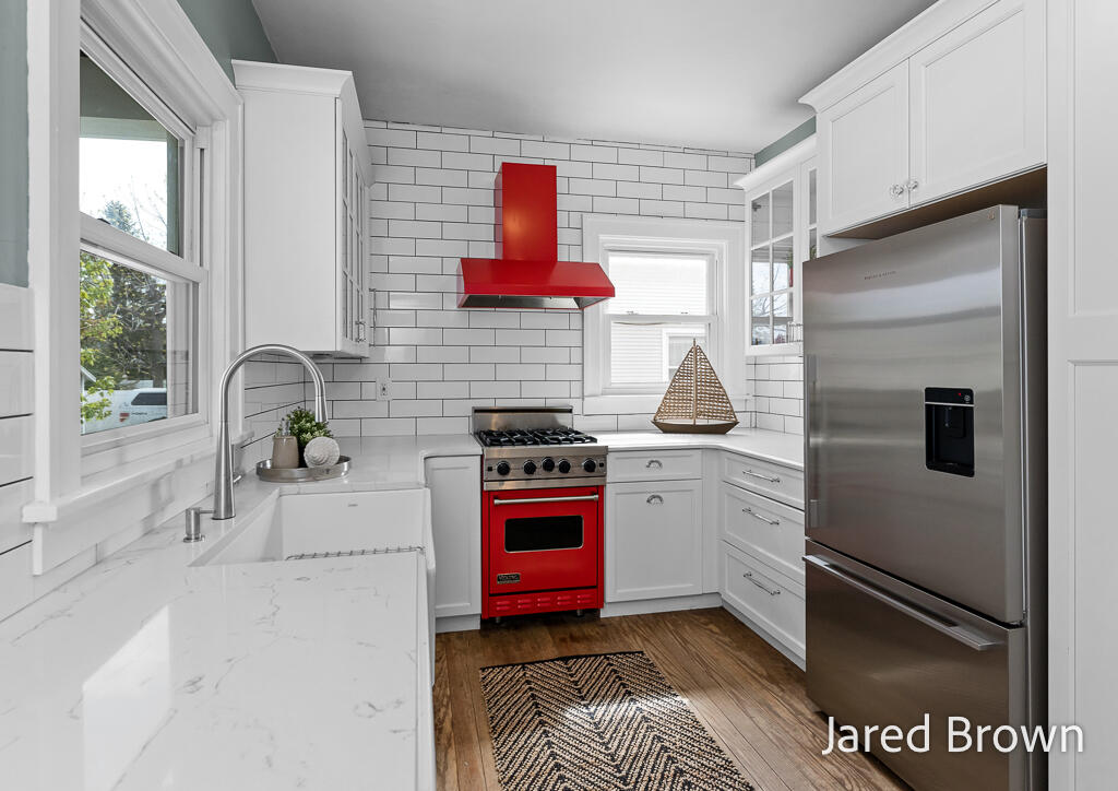 1039 Pennoyer Avenue Grand Haven MI 49417