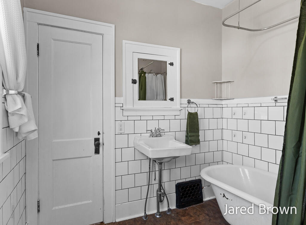 1039 Pennoyer Avenue Grand Haven MI 49417