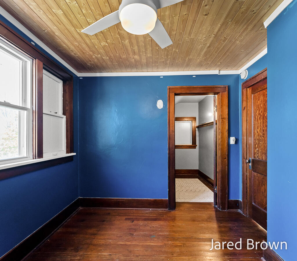 1039 Pennoyer Avenue Grand Haven MI 49417
