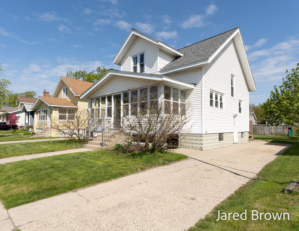 1039 Pennoyer Avenue Grand Haven MI 49417