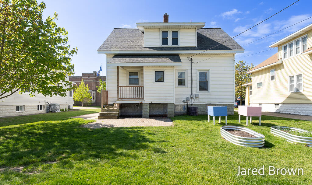 1039 Pennoyer Avenue Grand Haven MI 49417