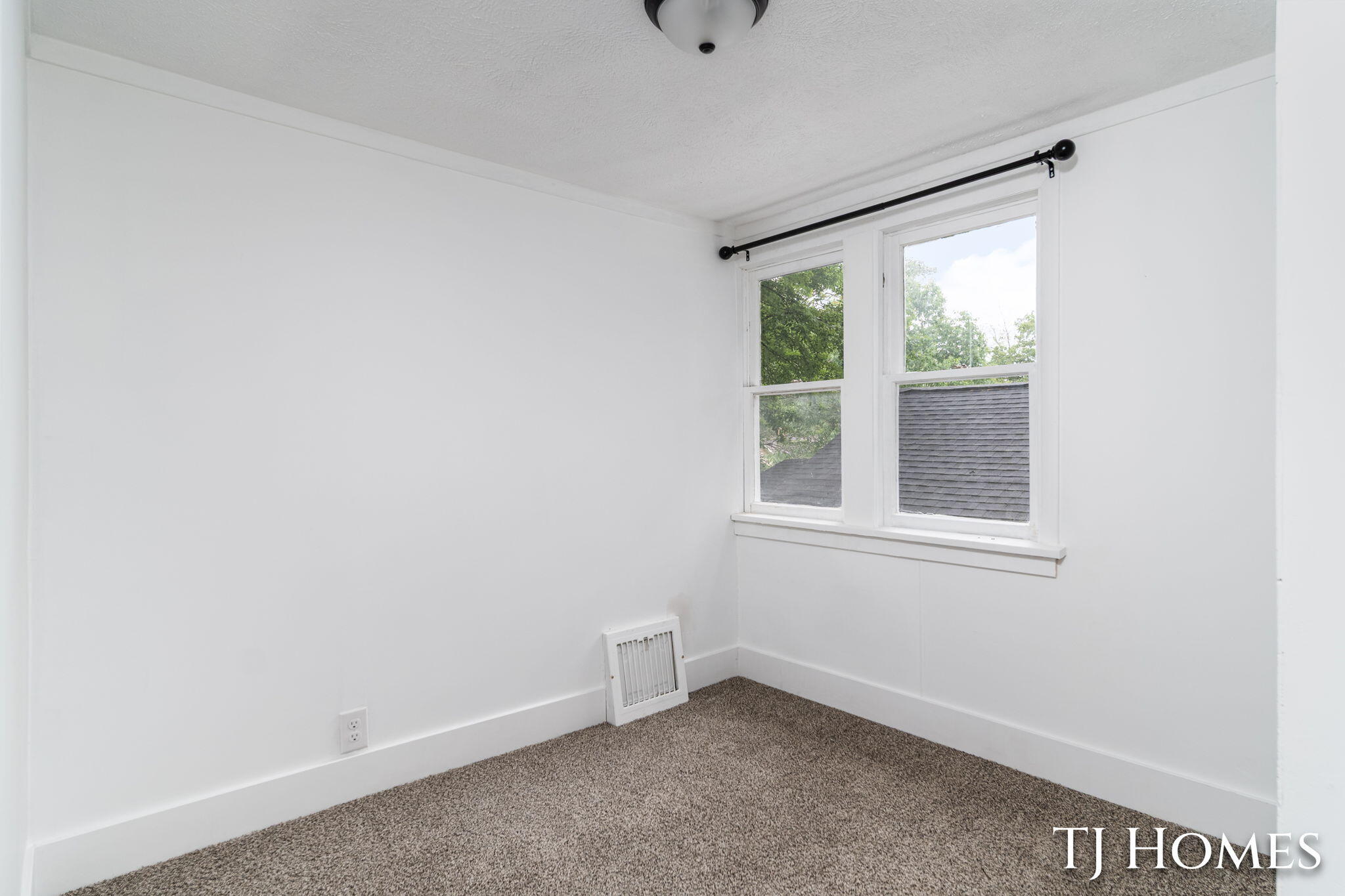 1031 Ada Avenue Muskegon MI 49442