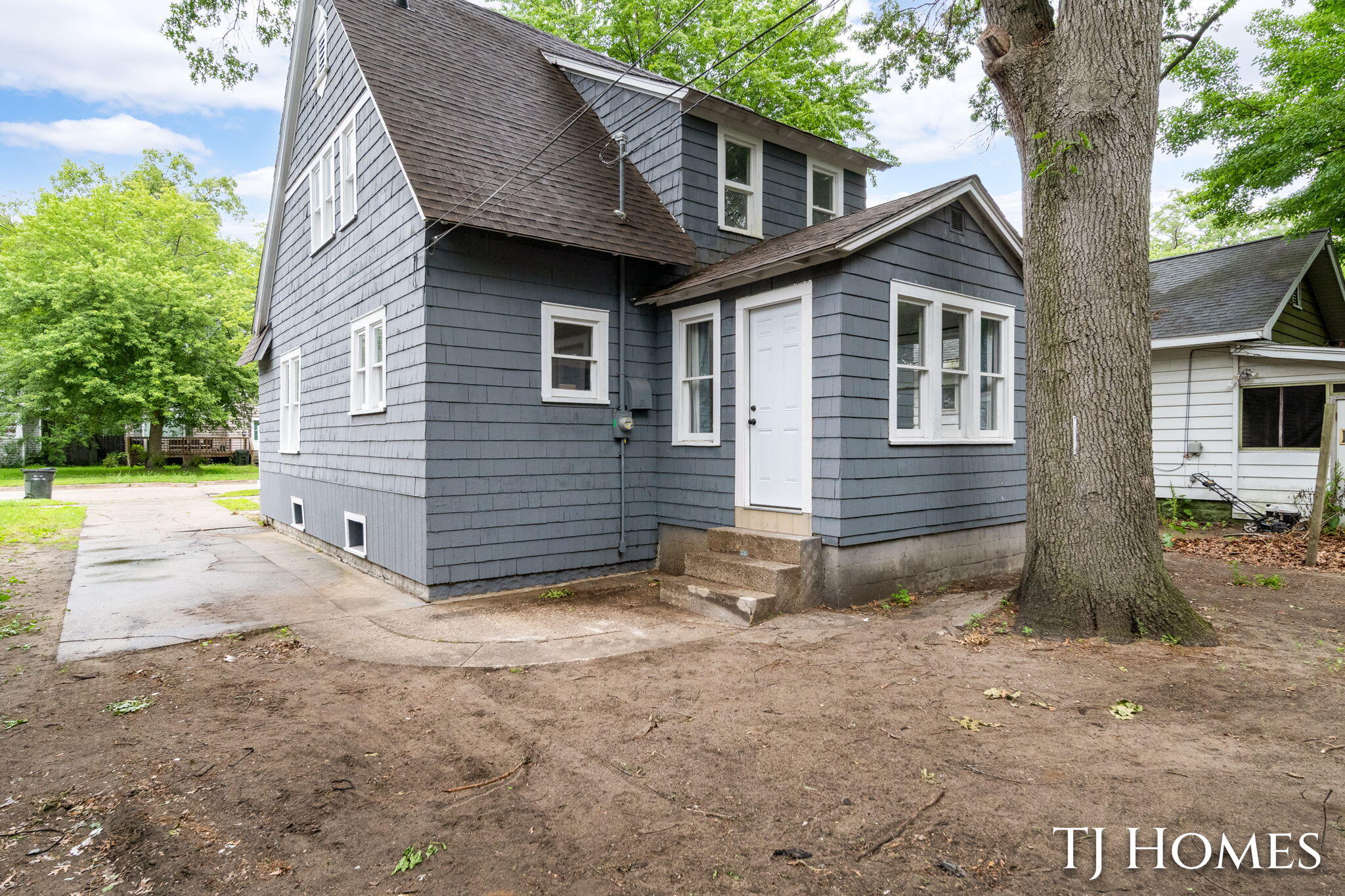 1031 Ada Avenue Muskegon MI 49442