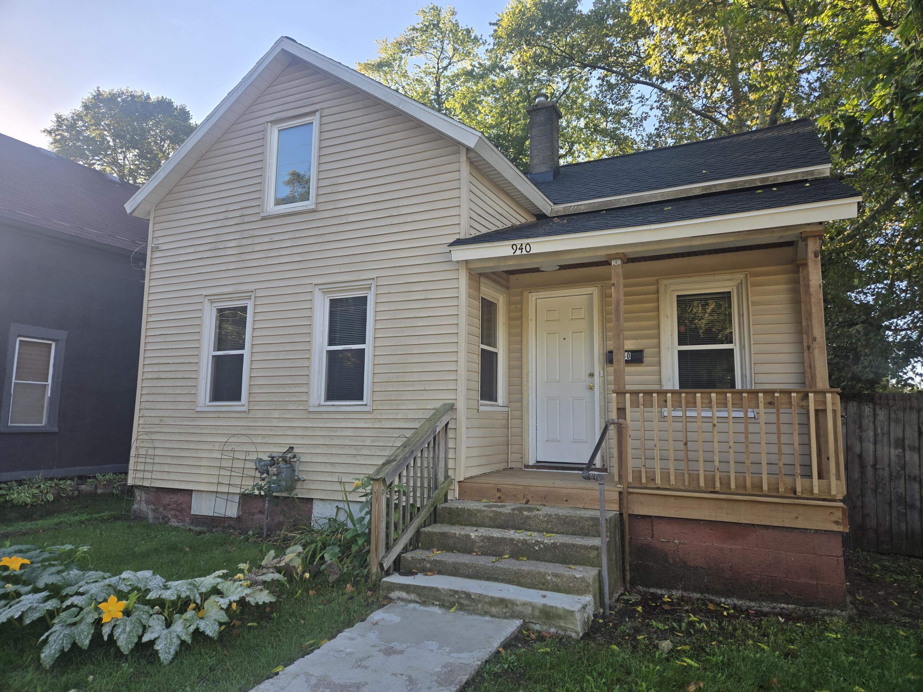 940 Logan Street SE Grand Rapids MI 49506