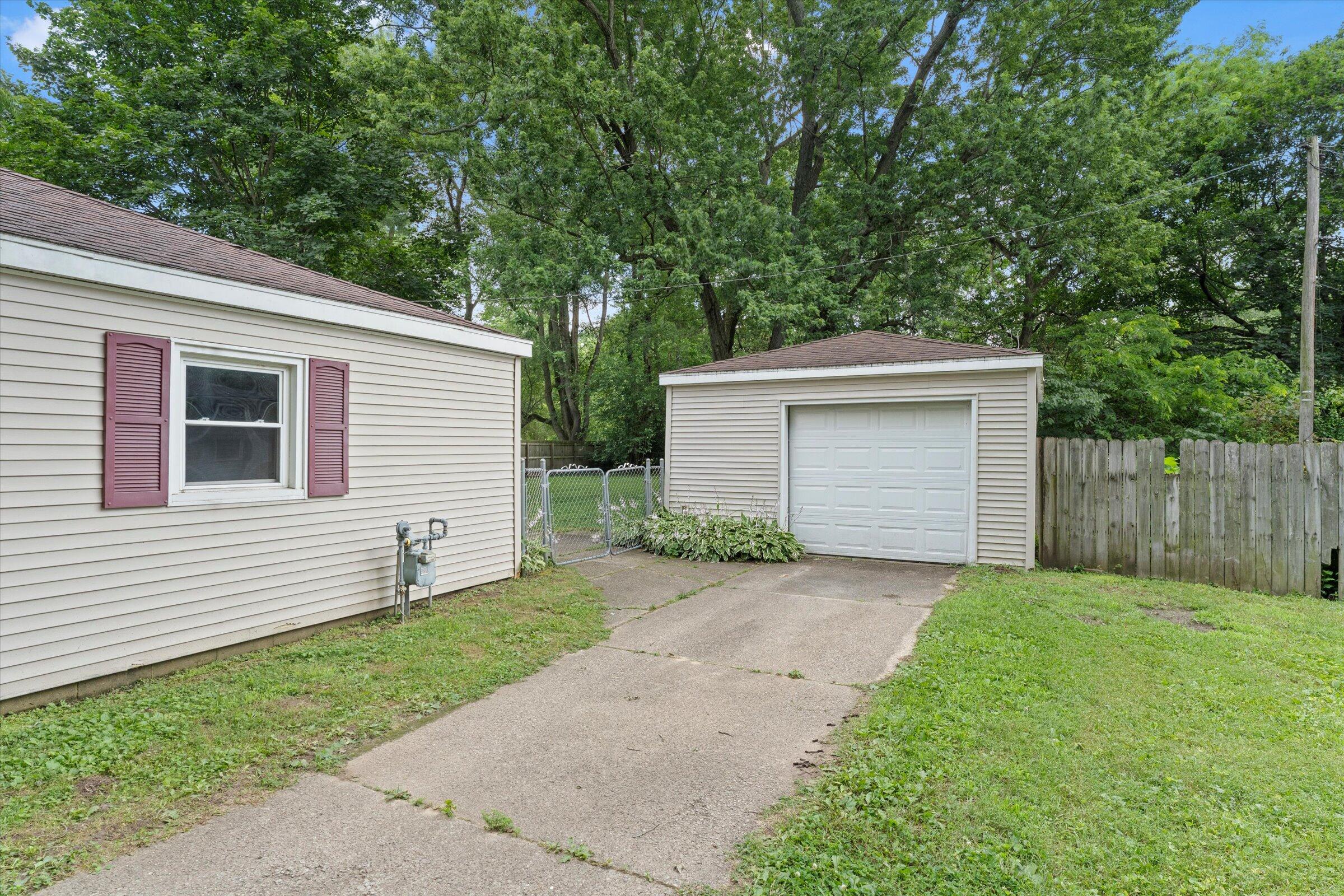 2129 Lewis Drive Niles MI 49120