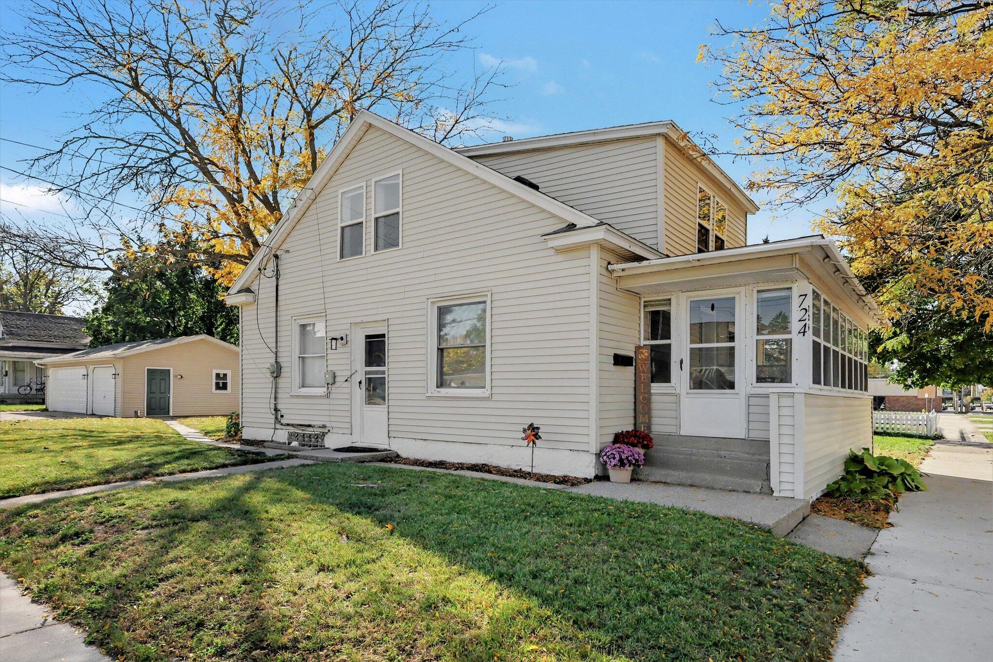 724 Eleanor Street NE Grand Rapids MI 49505