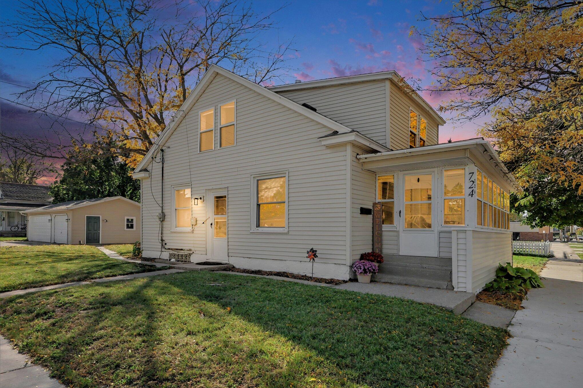 724 Eleanor Street NE Grand Rapids MI 49505