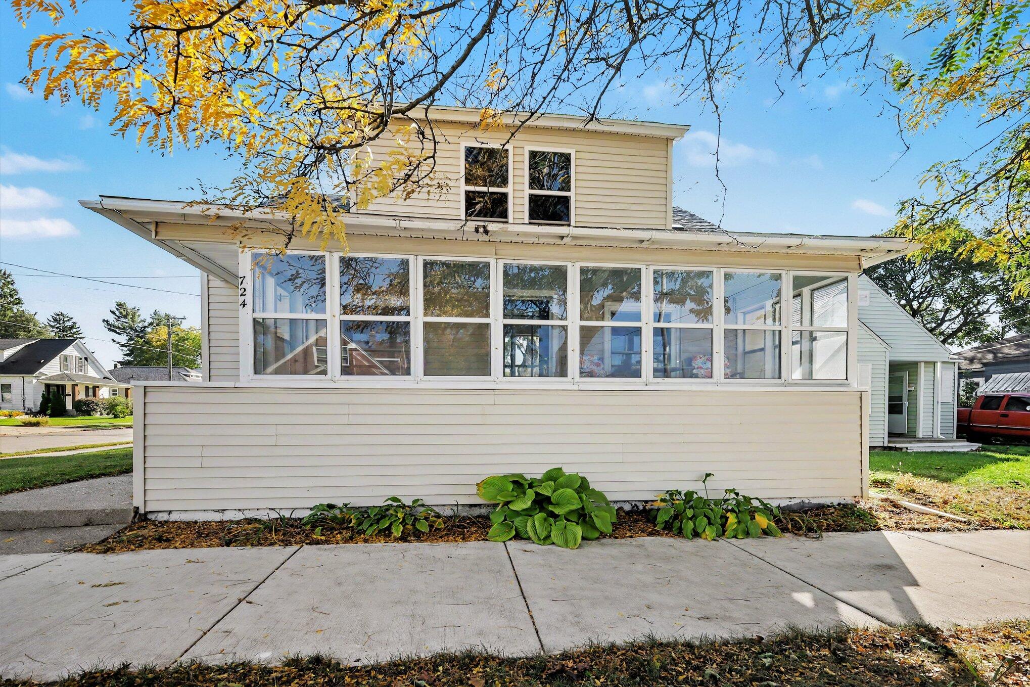 724 Eleanor Street NE Grand Rapids MI 49505
