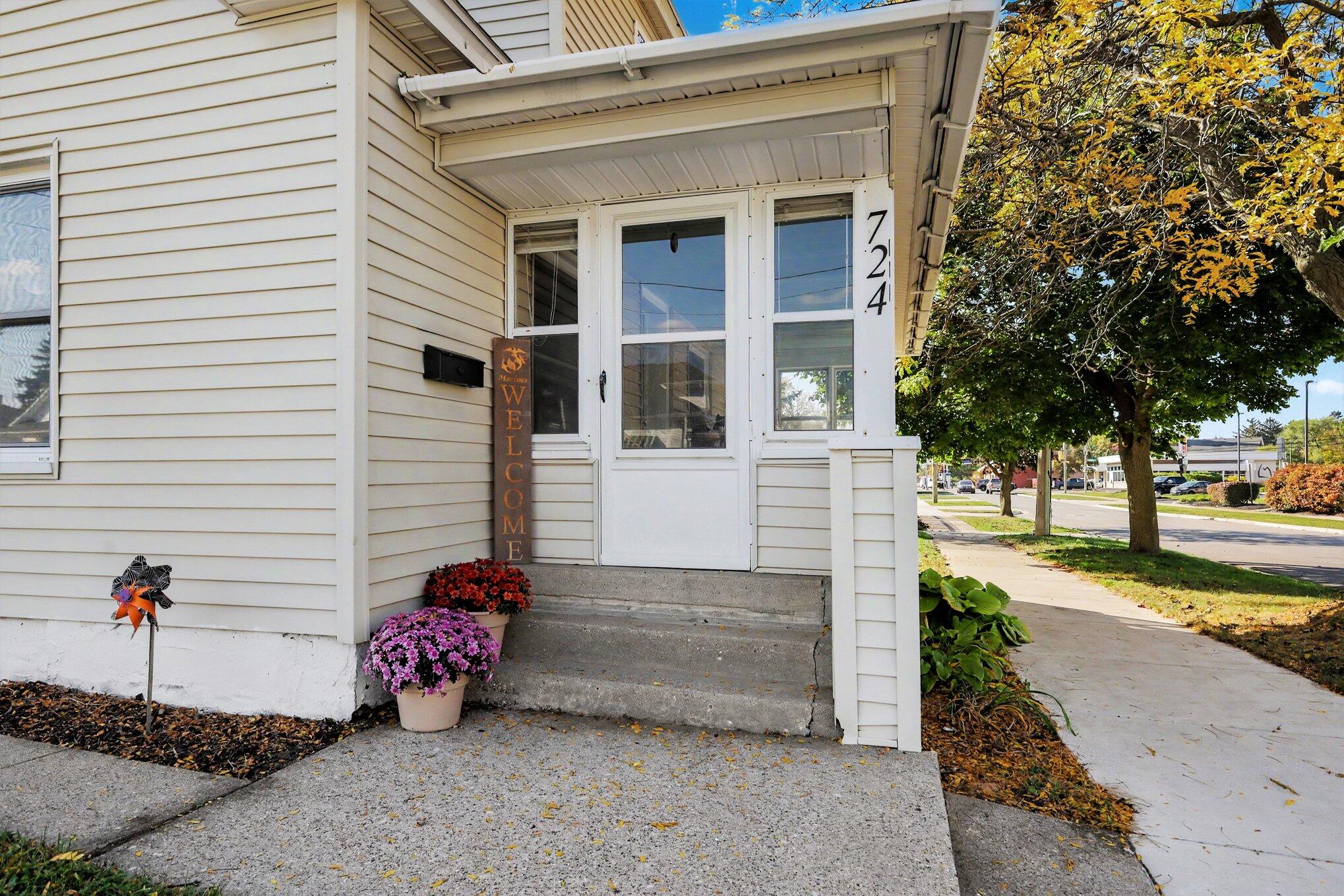 724 Eleanor Street NE Grand Rapids MI 49505