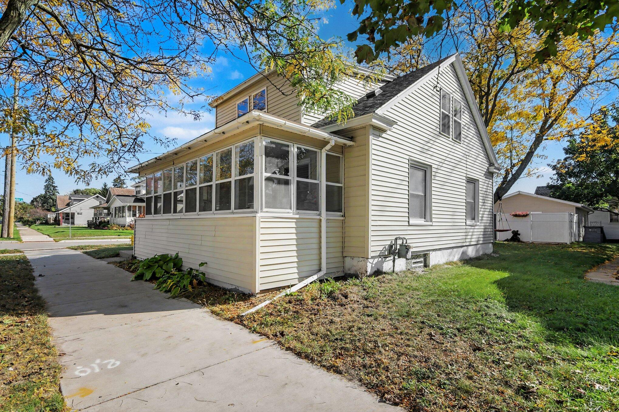724 Eleanor Street NE Grand Rapids MI 49505