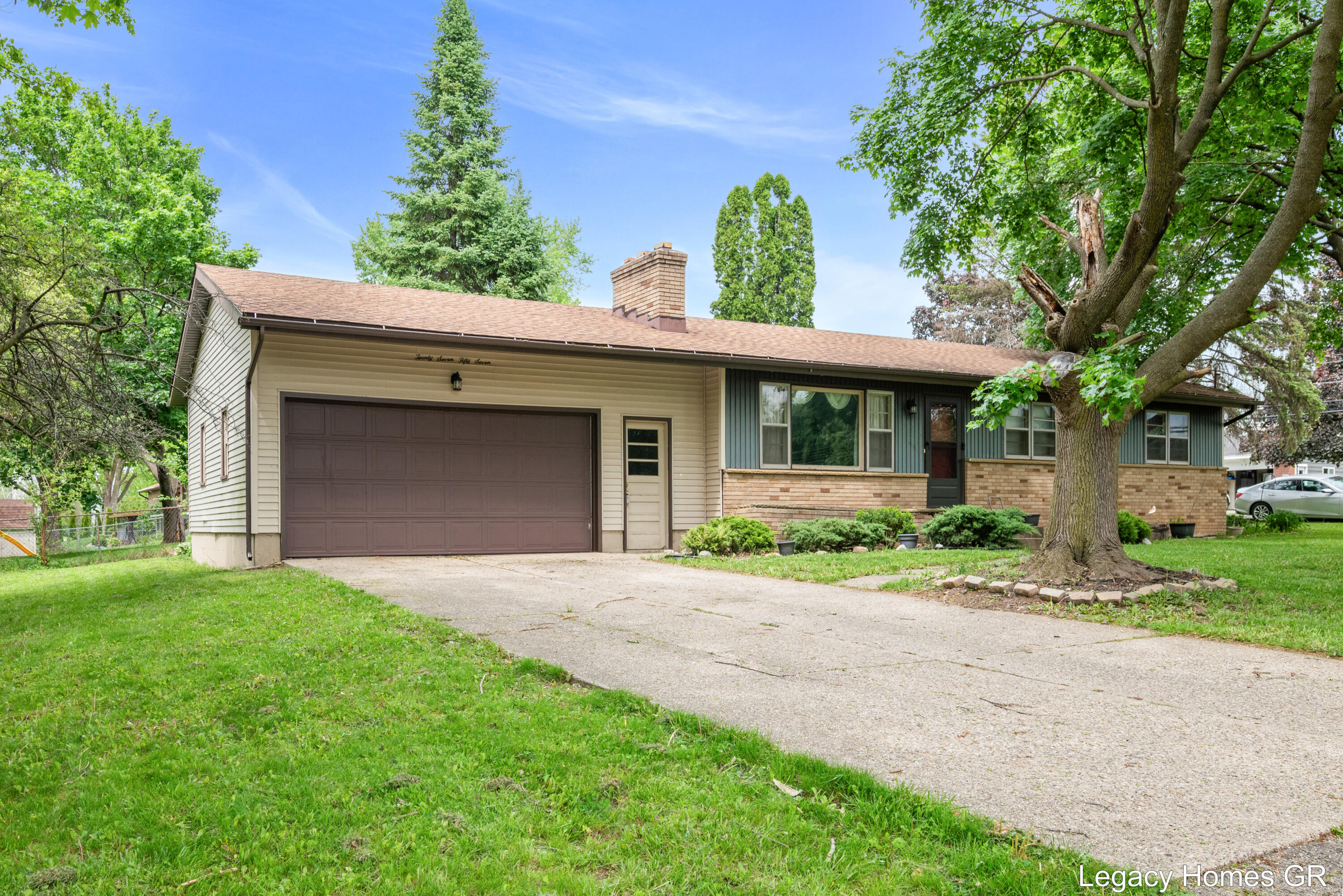 2757 Vassar Drive SE Grand Rapids MI 49506