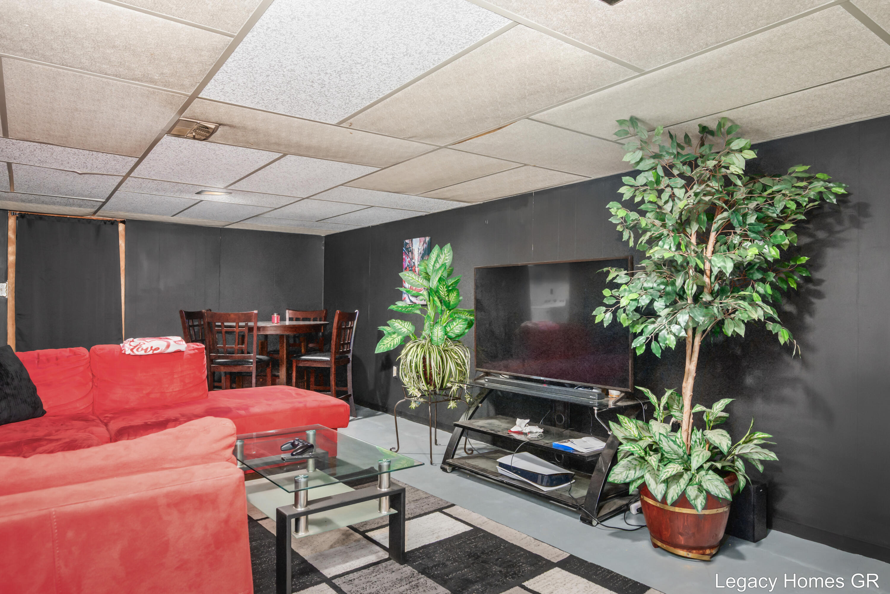 2757 Vassar Drive SE Grand Rapids MI 49506