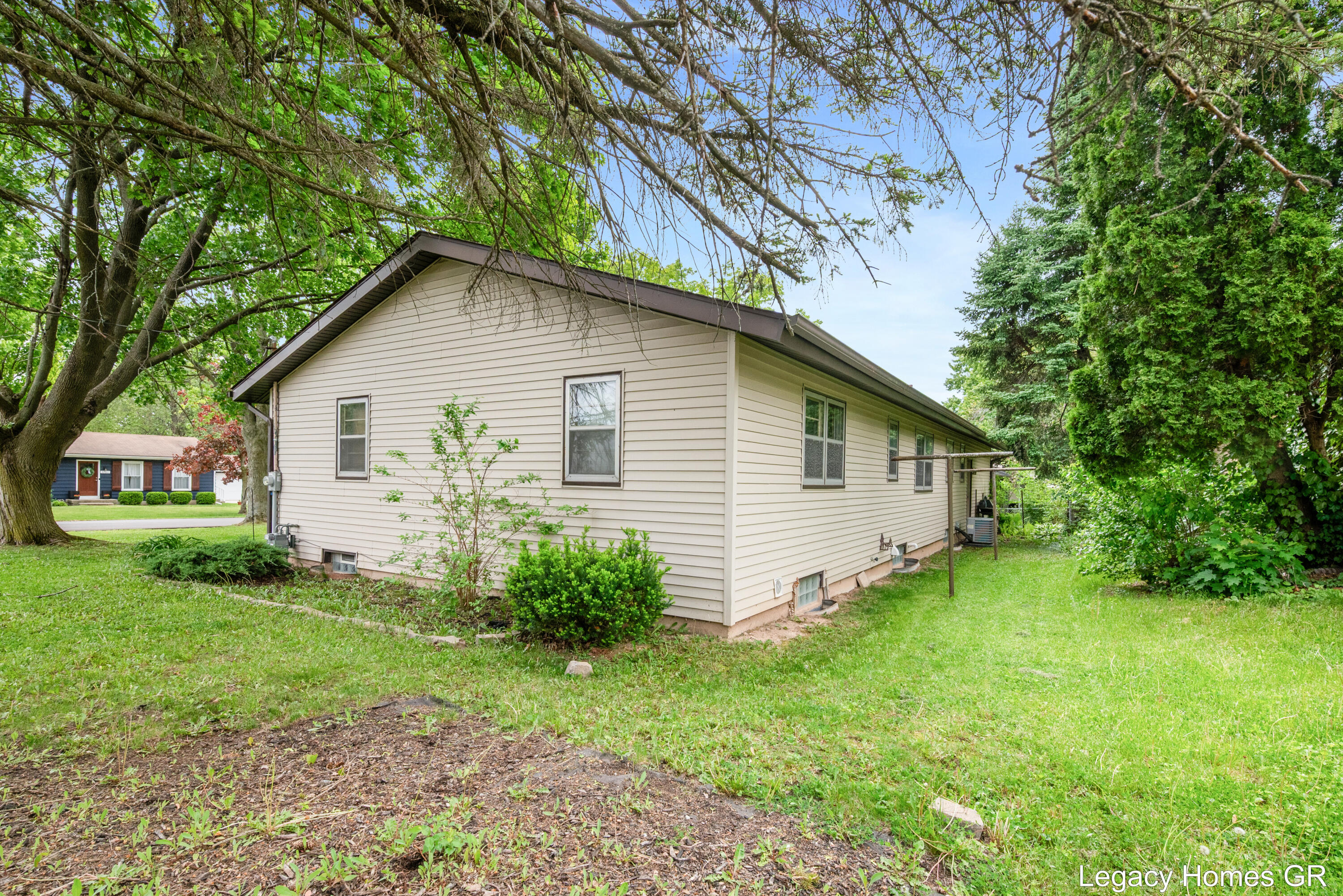 2757 Vassar Drive SE Grand Rapids MI 49506
