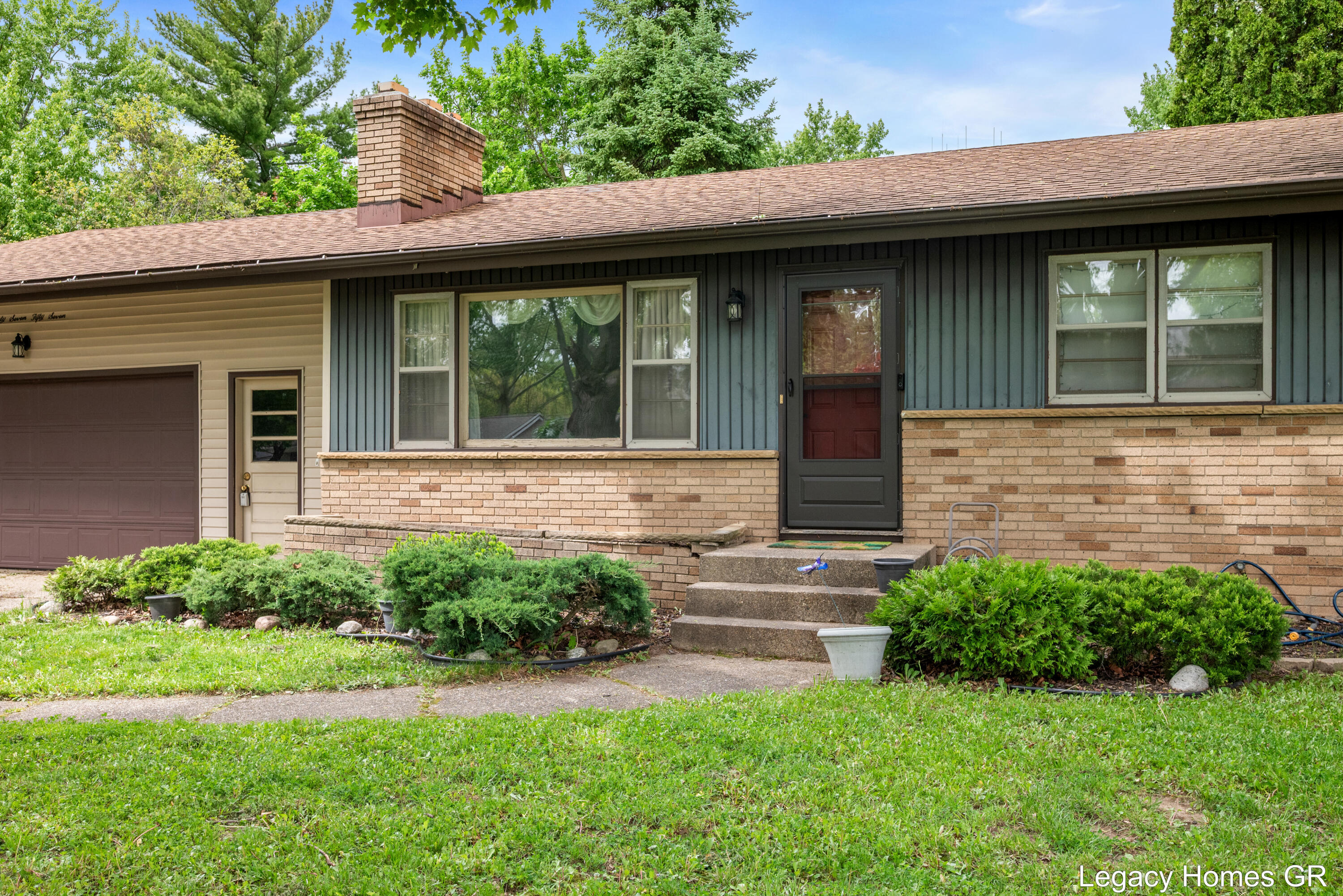 2757 Vassar Drive SE Grand Rapids MI 49506