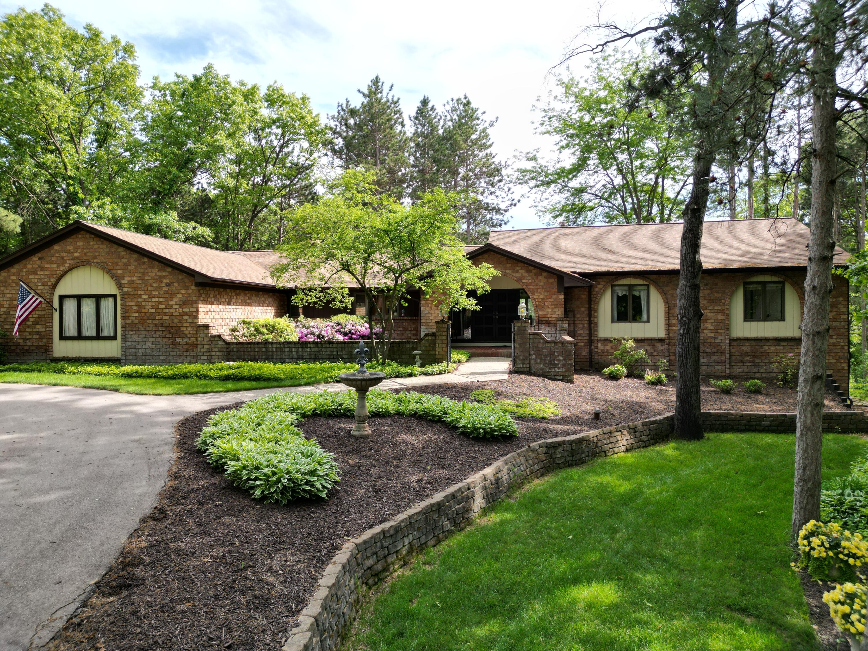 8160 Wilderness Trail NE Ada MI 49301