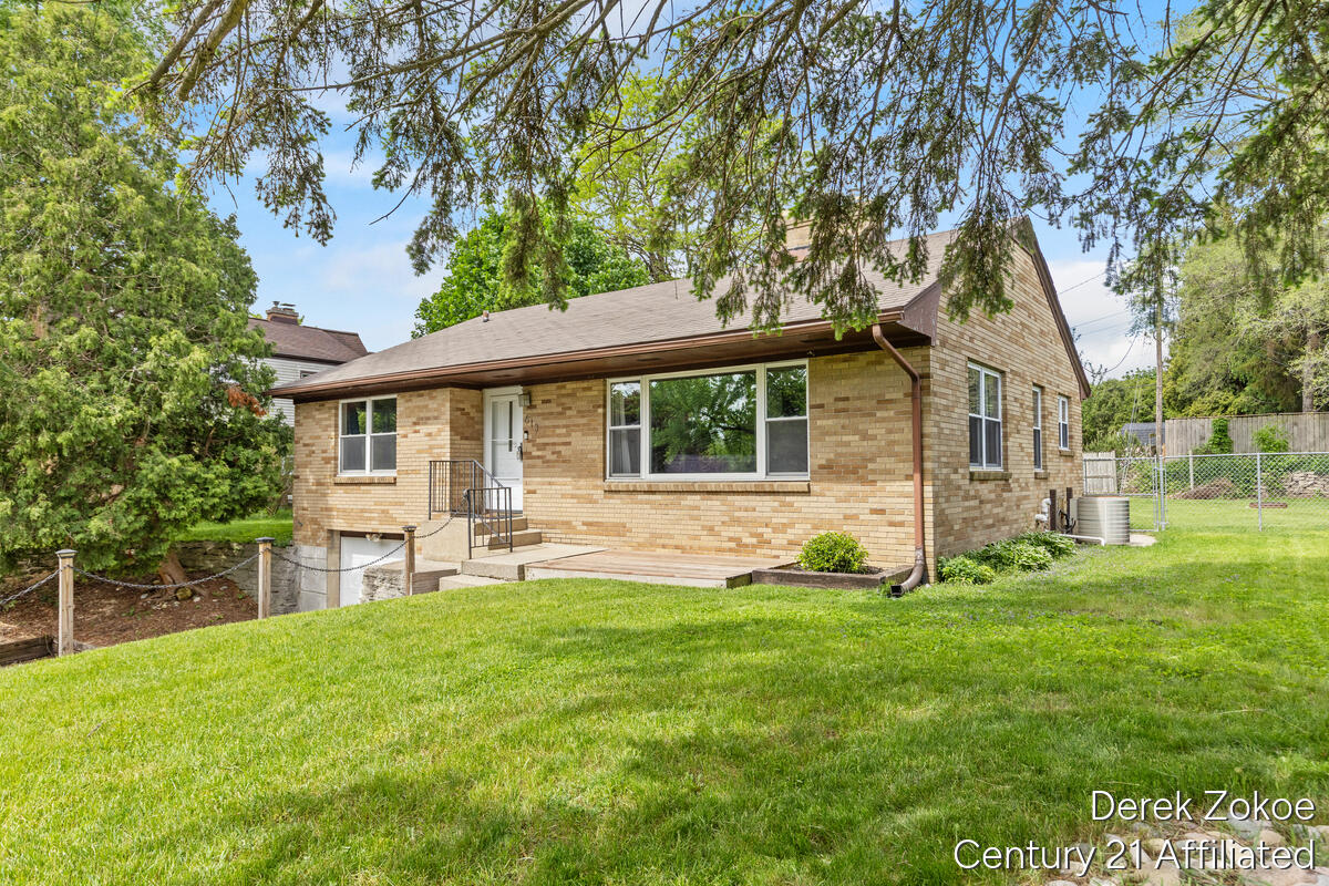 613 Shawmut Boulevard NW Grand Rapids MI 49504