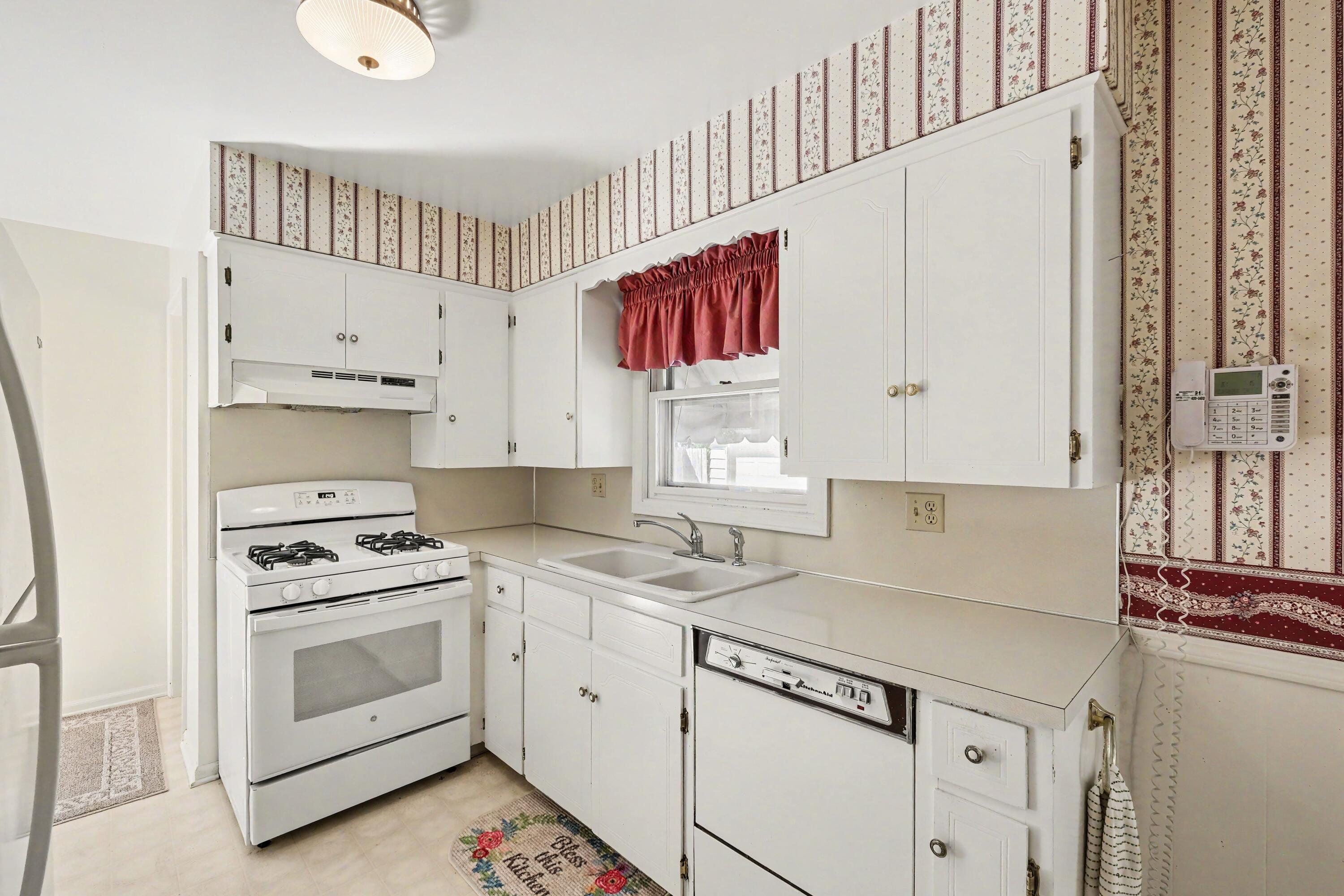 1399 Clover Crest NW Grand Rapids MI 49504