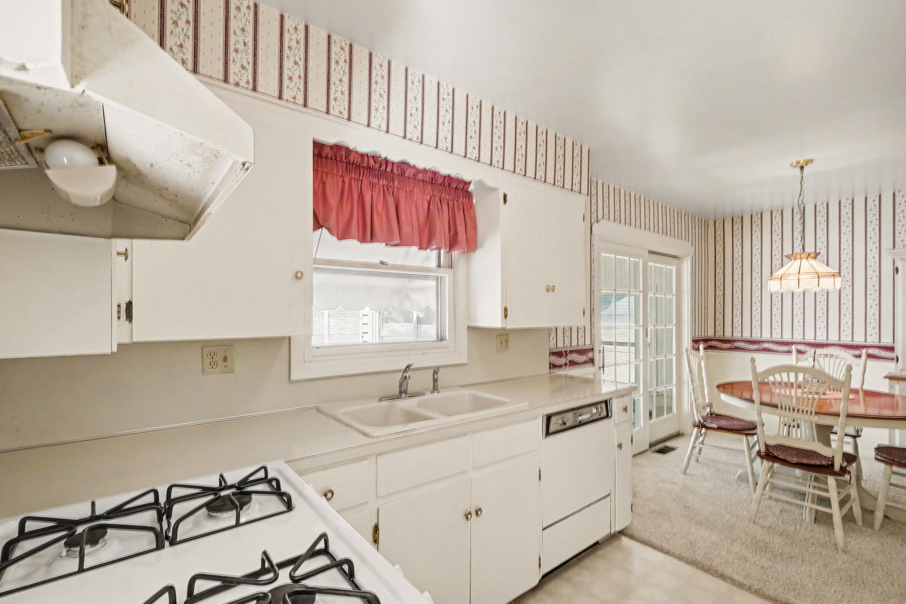 1399 Clover Crest NW Grand Rapids MI 49504