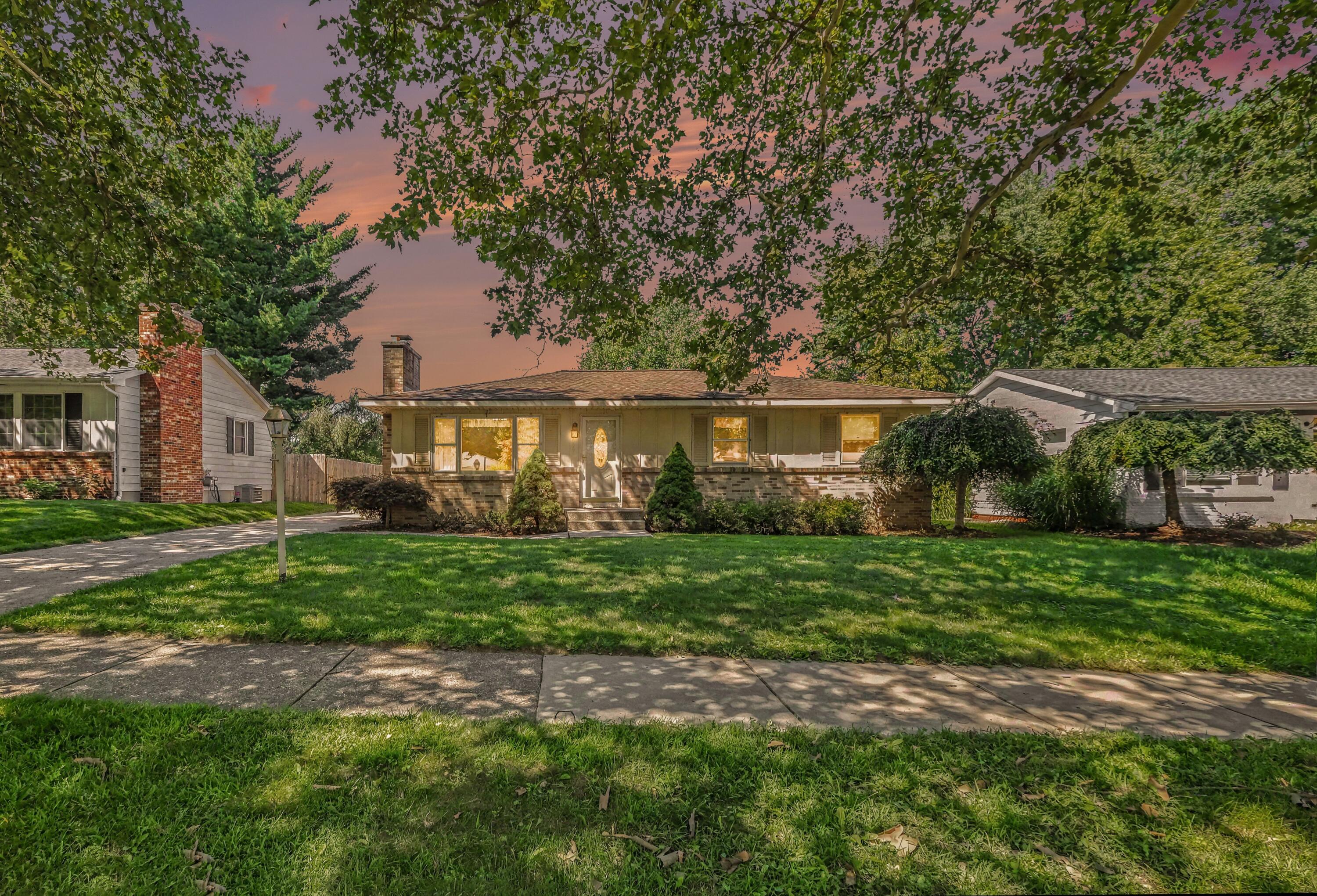 1399 Clover Crest NW Grand Rapids MI 49504