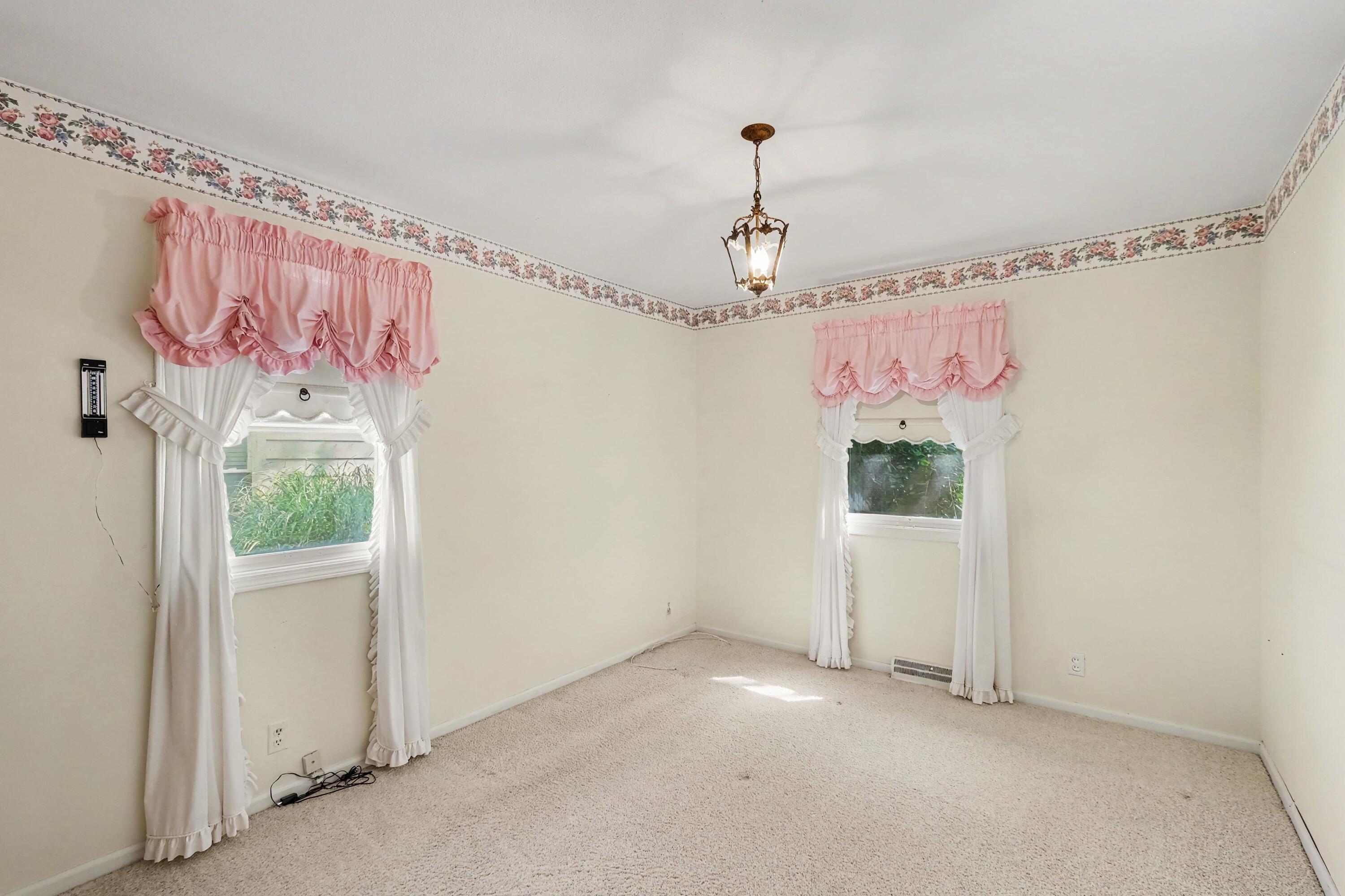 1399 Clover Crest NW Grand Rapids MI 49504