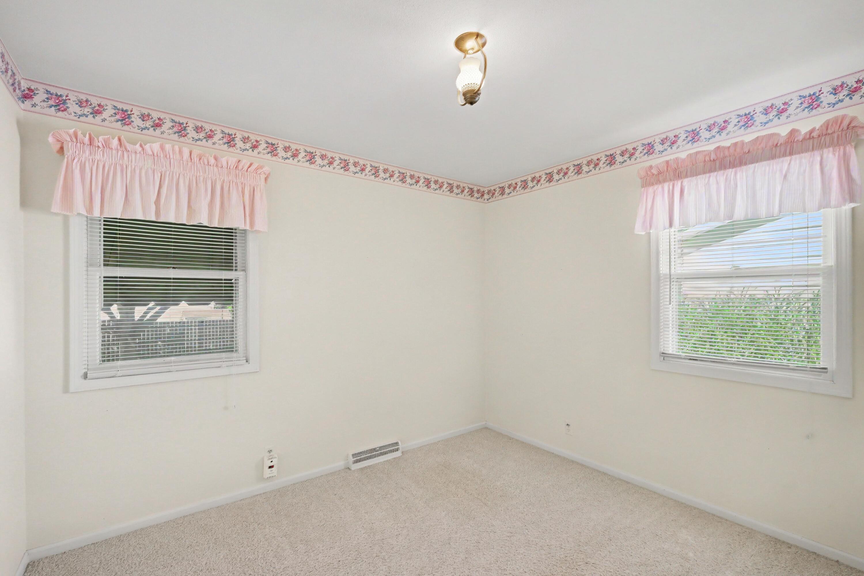 1399 Clover Crest NW Grand Rapids MI 49504