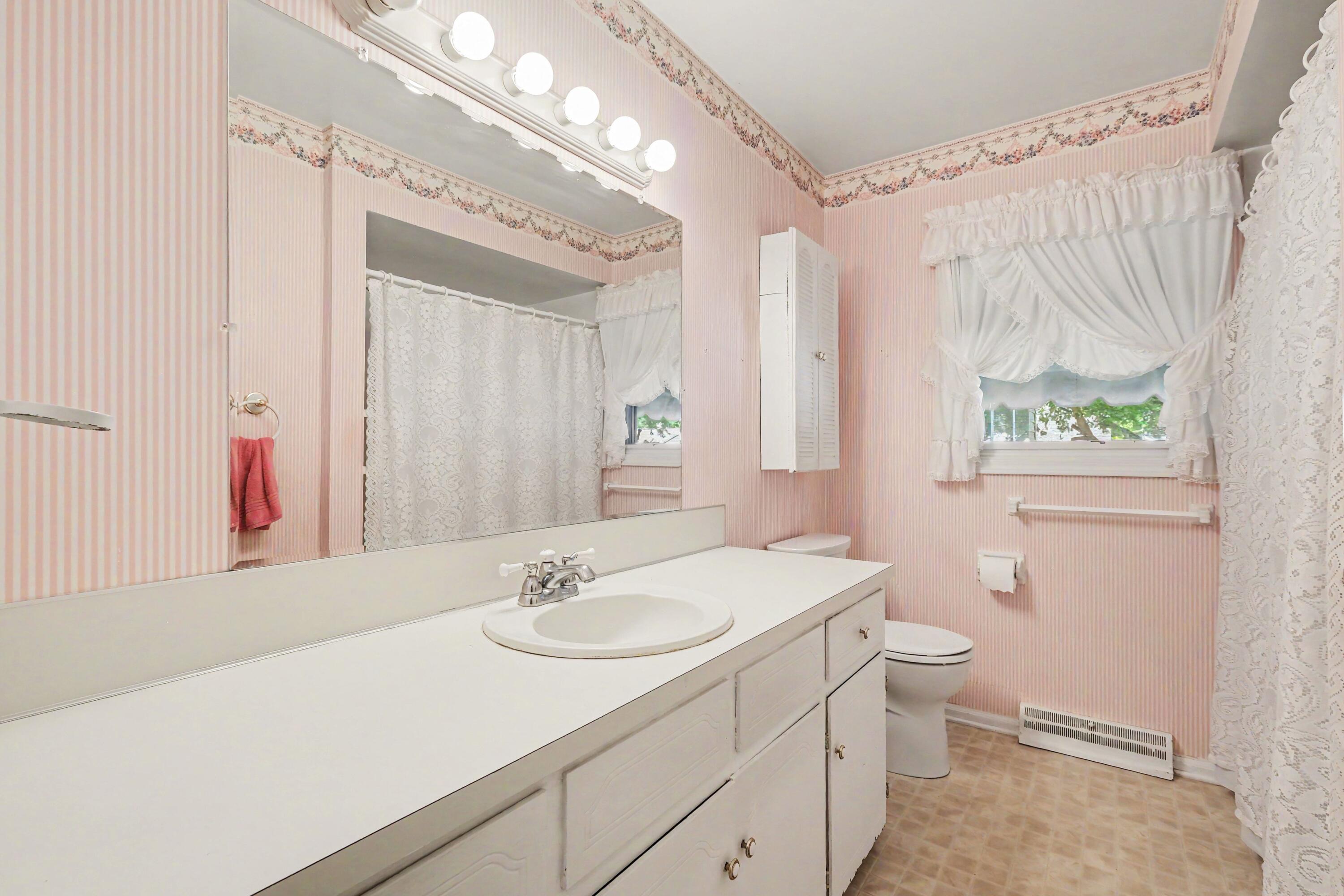 1399 Clover Crest NW Grand Rapids MI 49504