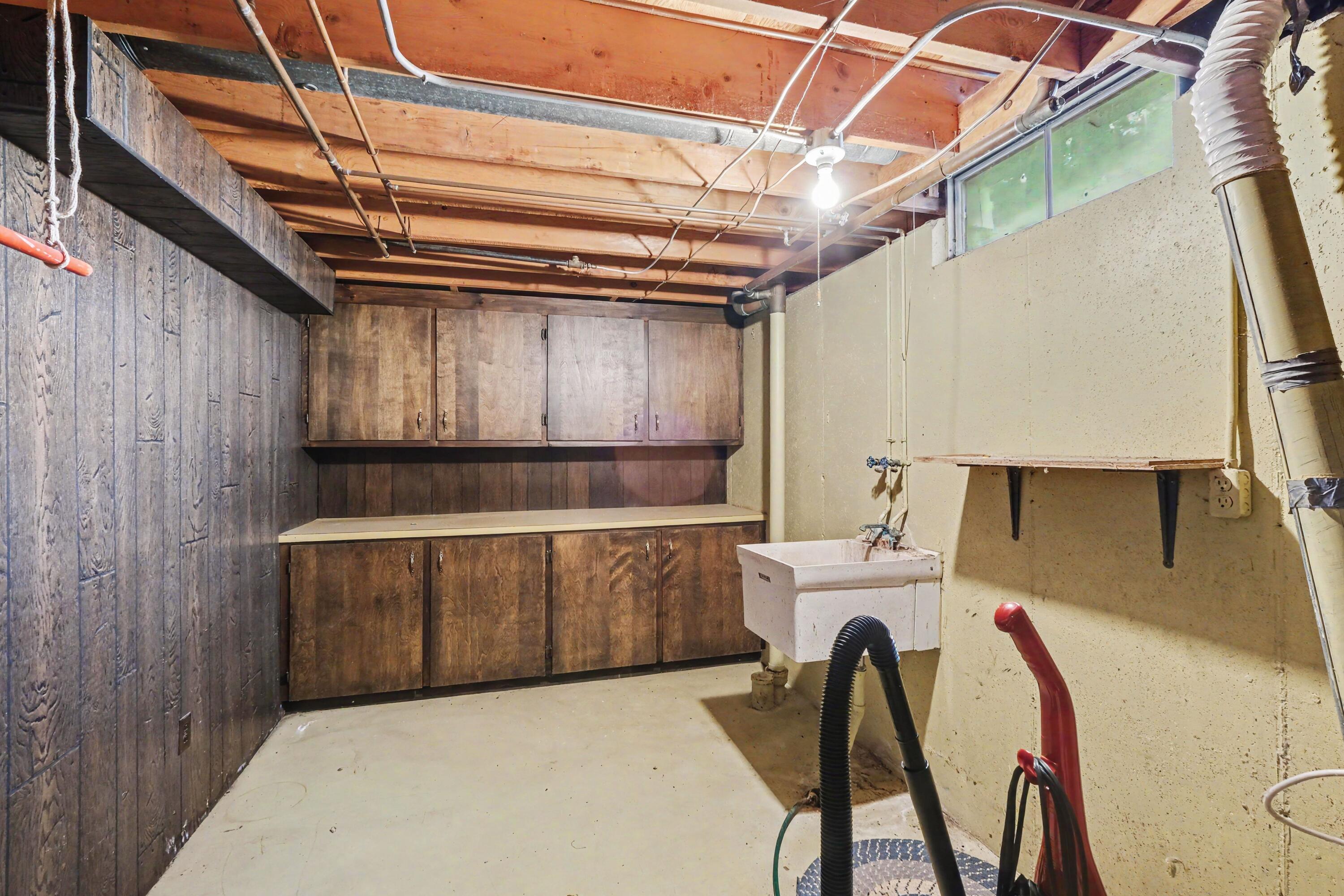 1399 Clover Crest NW Grand Rapids MI 49504