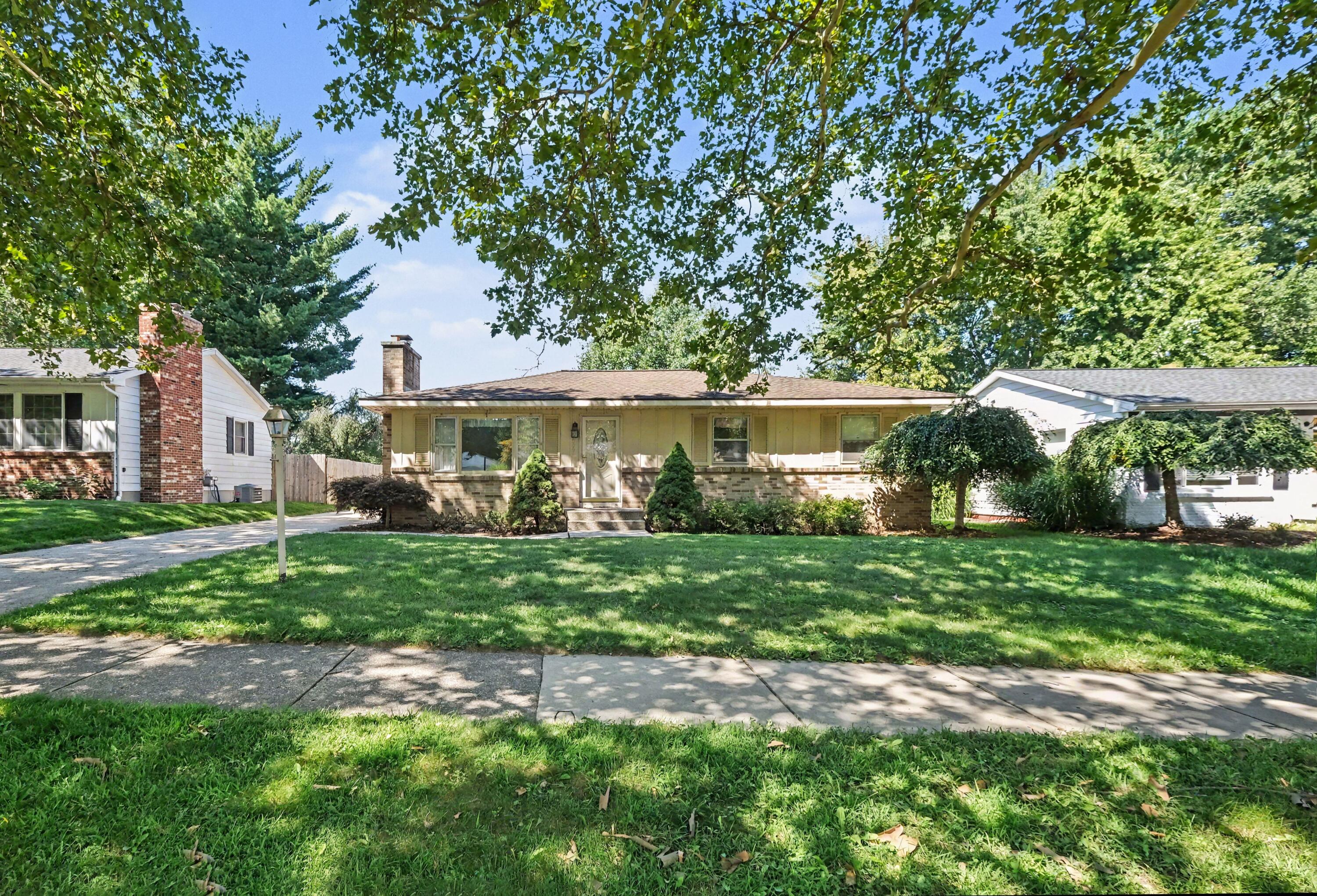 1399 Clover Crest NW Grand Rapids MI 49504